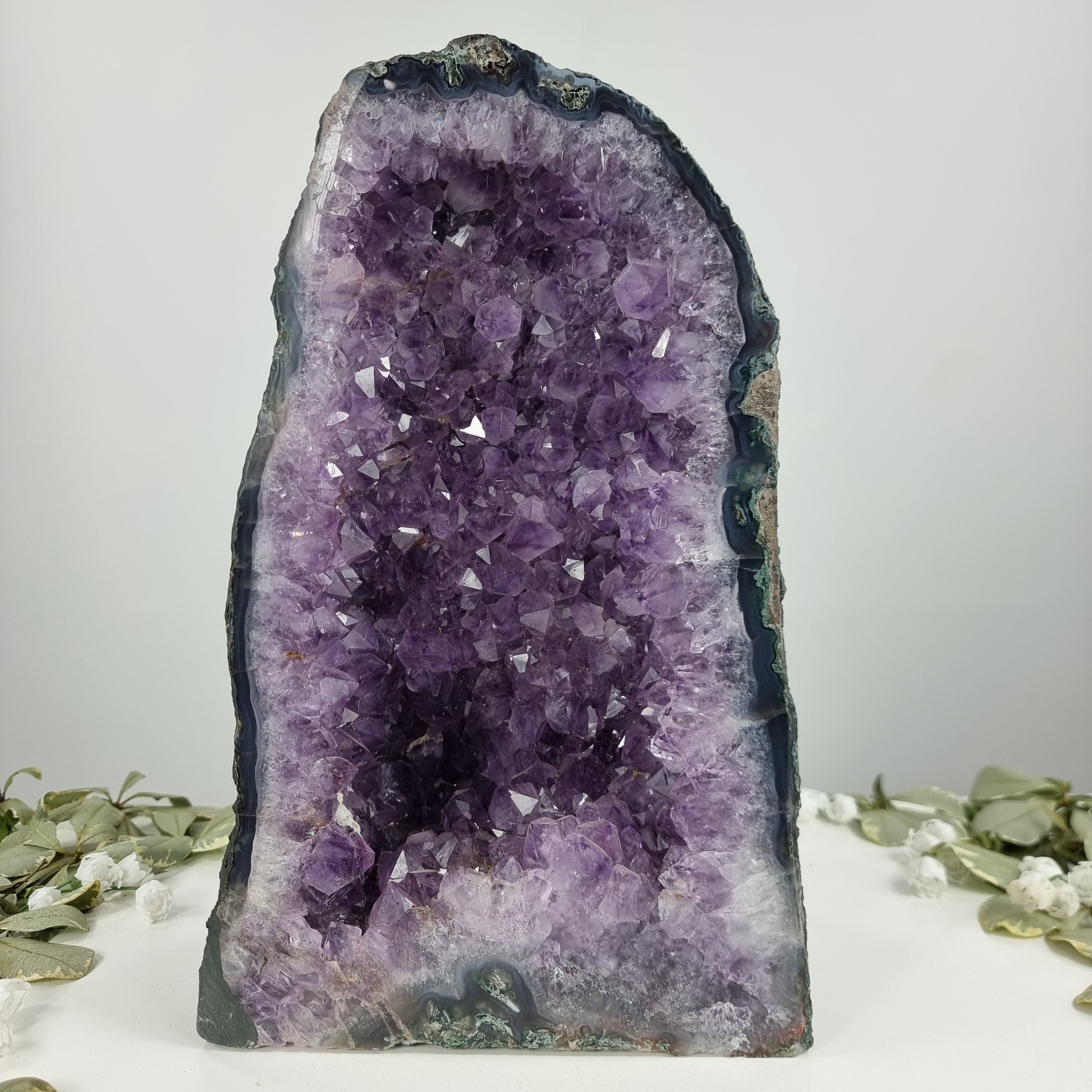 Capela em Ametista Bruta Drusa - Geodo de Ametista 9,40 Kgs, Energia, Beleza e Sofisticação