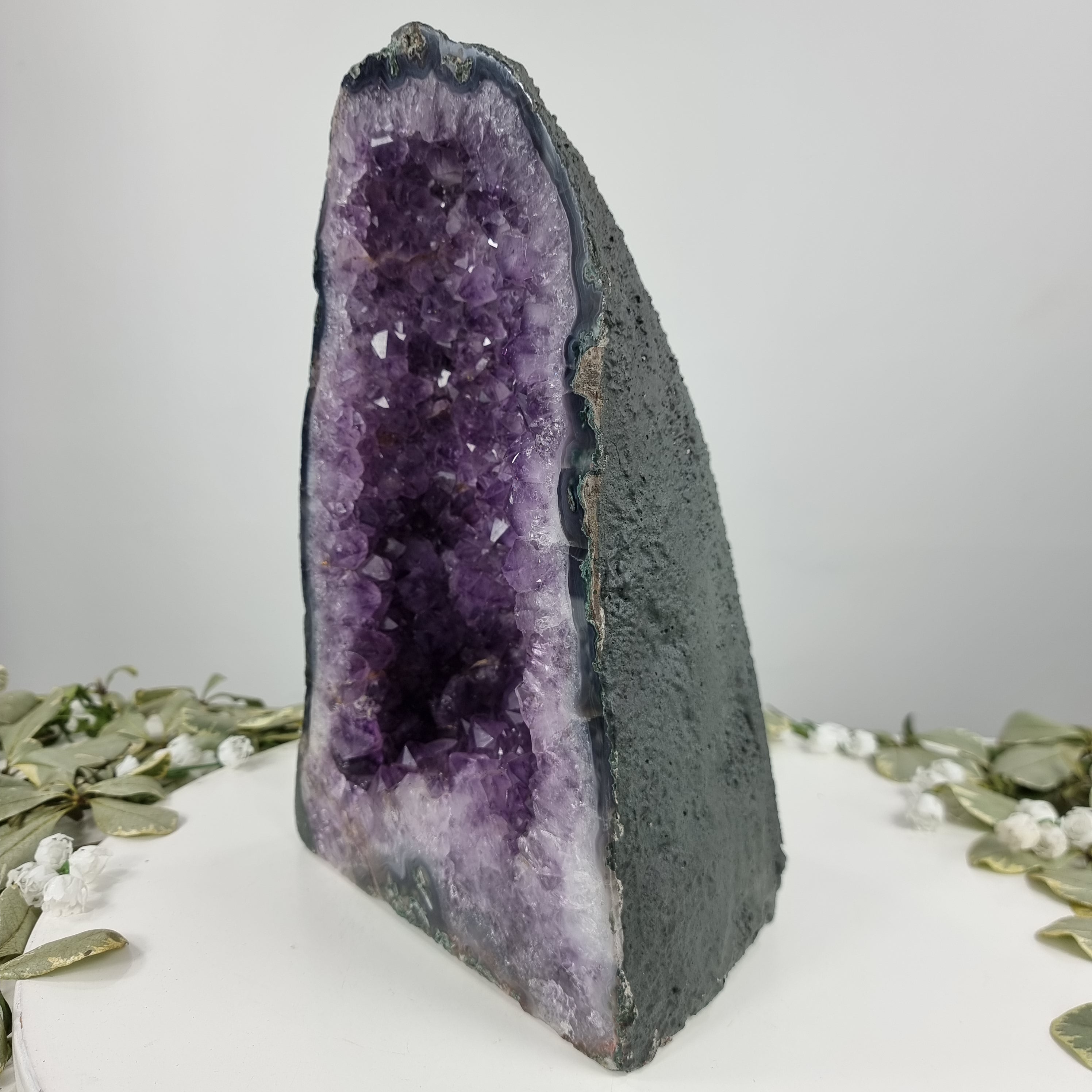 Capela em Ametista Bruta Drusa - Geodo de Ametista 9,40 Kgs, Energia, Beleza e Sofisticação