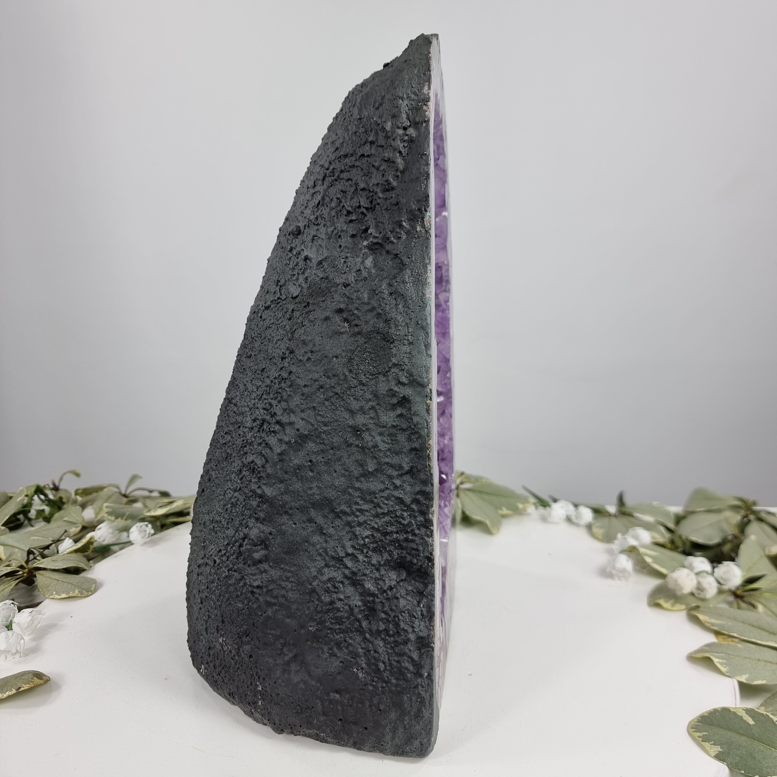 Capela em Ametista Bruta Drusa - Geodo de Ametista 9,40 Kgs, Energia, Beleza e Sofisticação