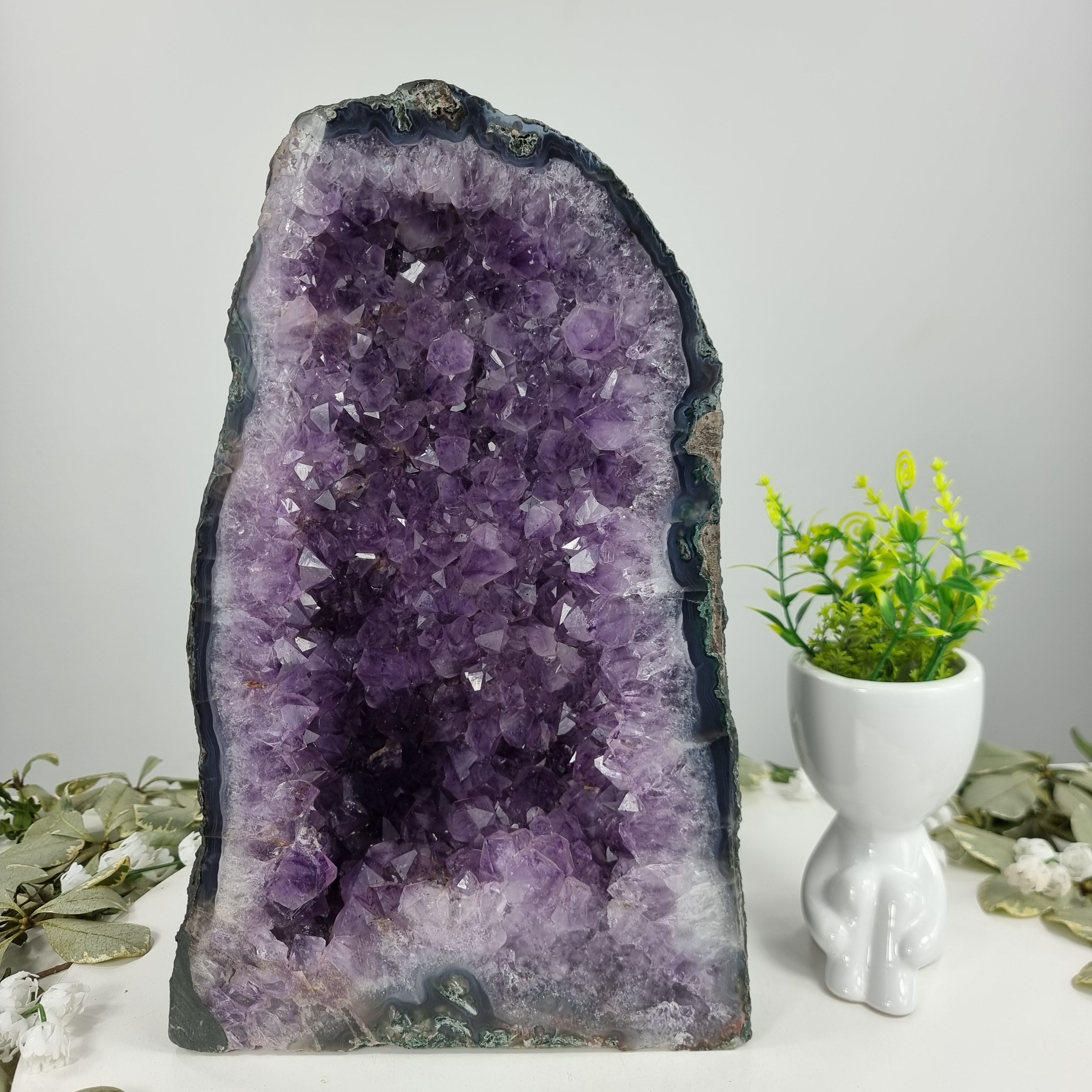 Capela em Ametista Bruta Drusa - Geodo de Ametista 9,40 Kgs, Energia, Beleza e Sofisticação