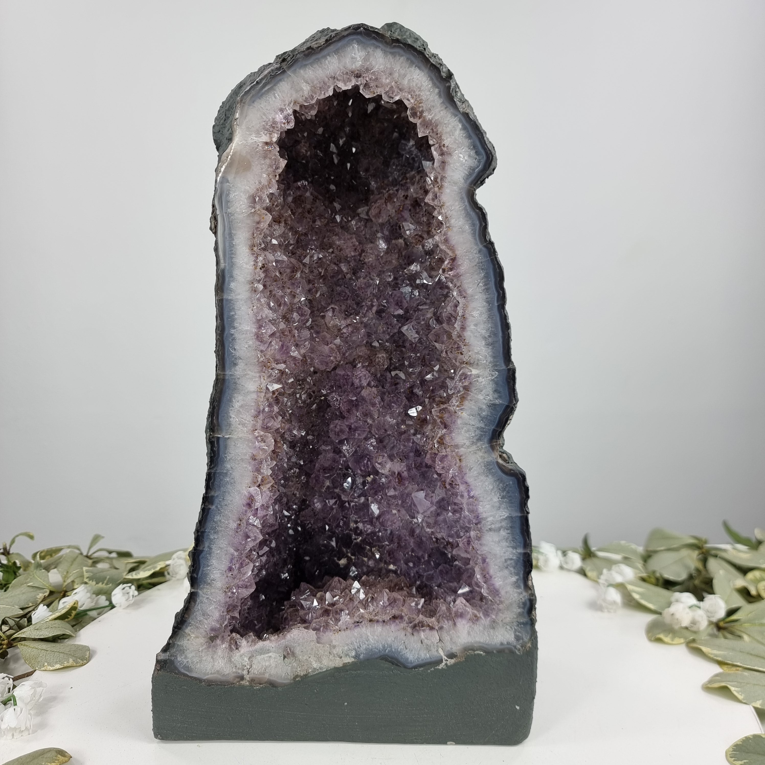 Capela em Ametista Bruta Drusa - Geodo de Ametista 7,00 Kgs, Energia, Beleza e Sofisticação