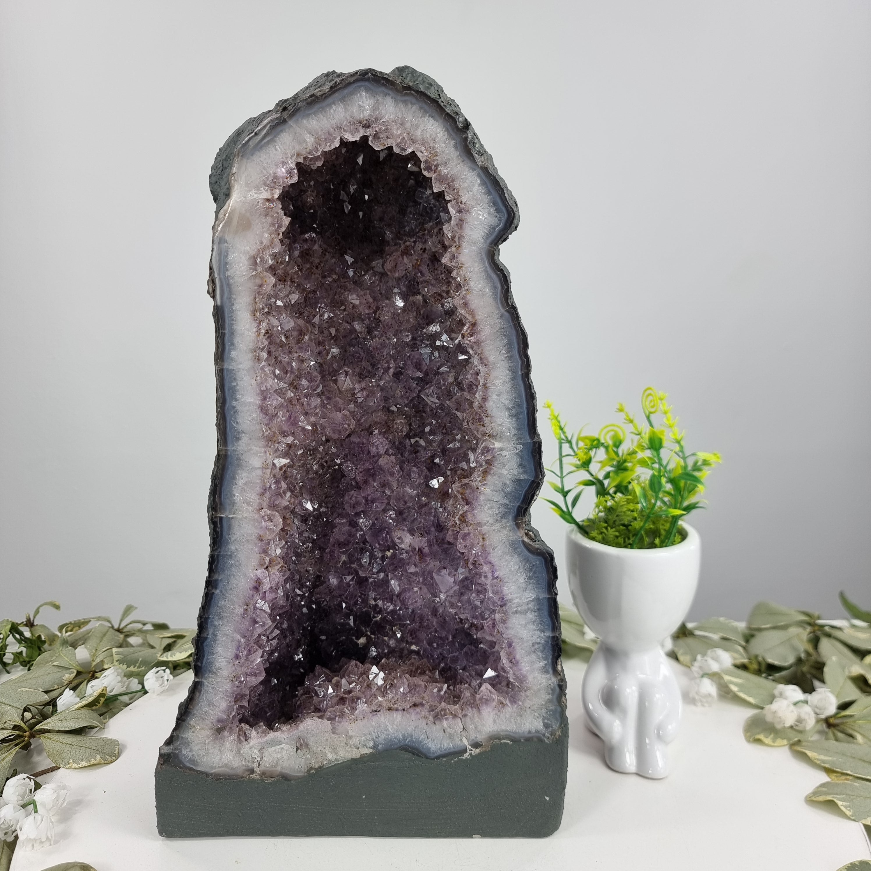 Capela em Ametista Bruta Drusa - Geodo de Ametista 7,00 Kgs, Energia, Beleza e Sofisticação