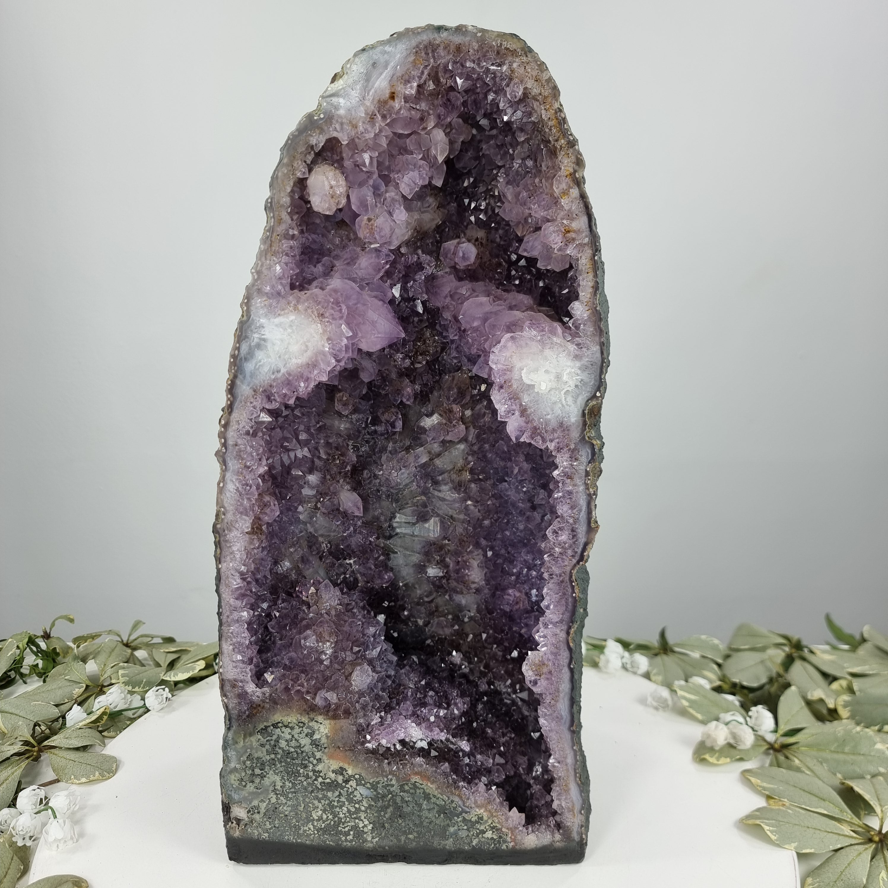 Capela em Ametista Bruta Drusa - Geodo de Ametista 10,70 Kgs, Energia, Beleza e Sofisticação