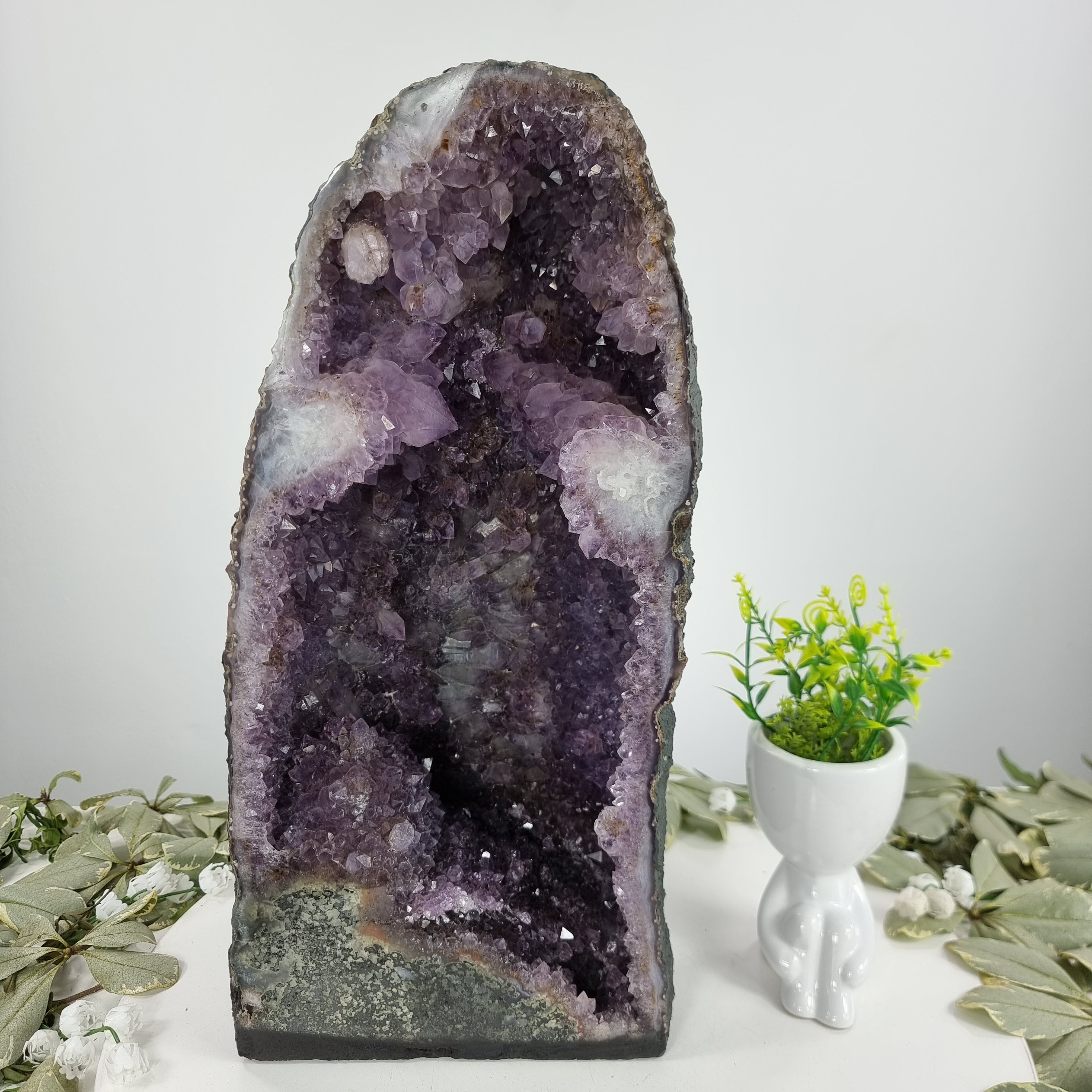 Capela em Ametista Bruta Drusa - Geodo de Ametista 10,70 Kgs, Energia, Beleza e Sofisticação