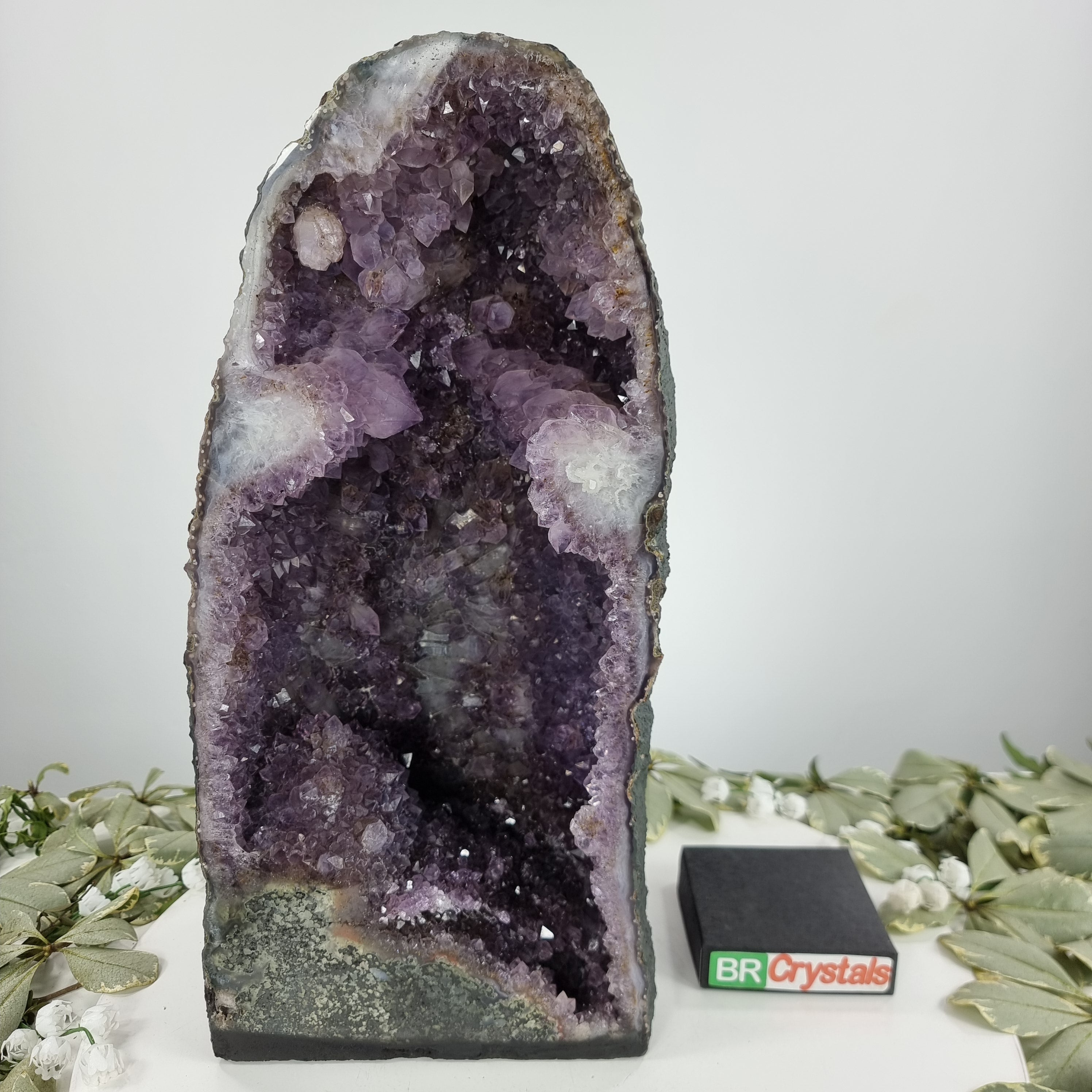 Capela em Ametista Bruta Drusa - Geodo de Ametista 10,70 Kgs, Energia, Beleza e Sofisticação