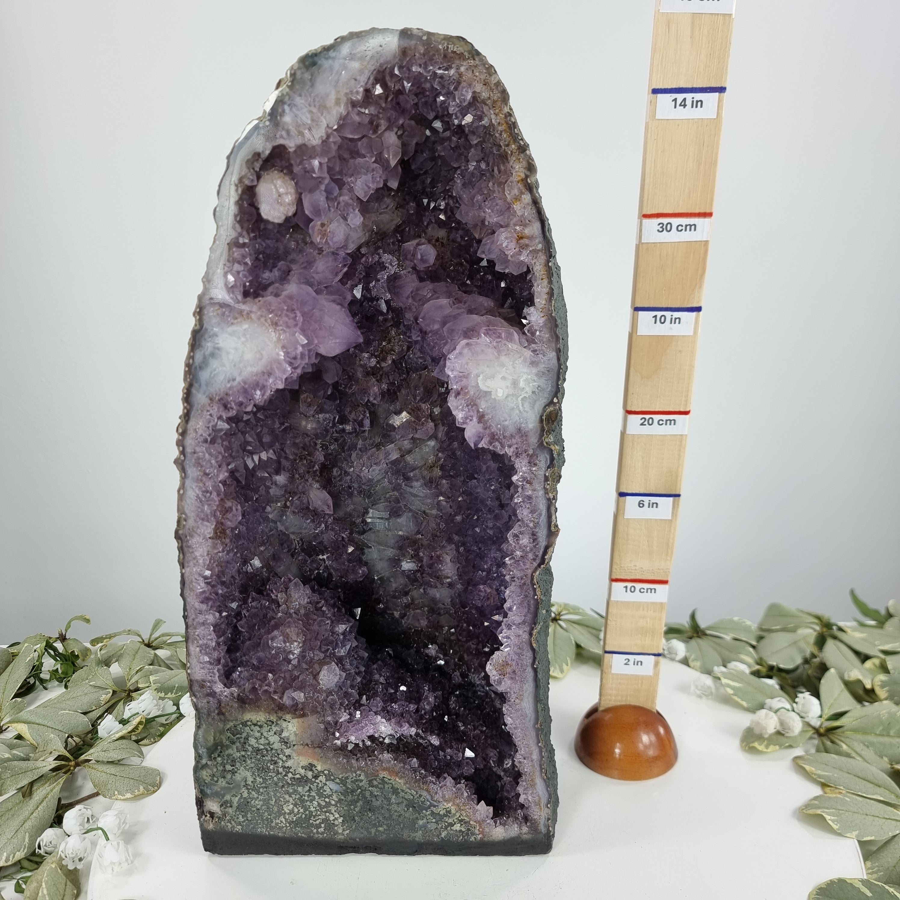 Capela em Ametista Bruta Drusa - Geodo de Ametista 10,70 Kgs, Energia, Beleza e Sofisticação