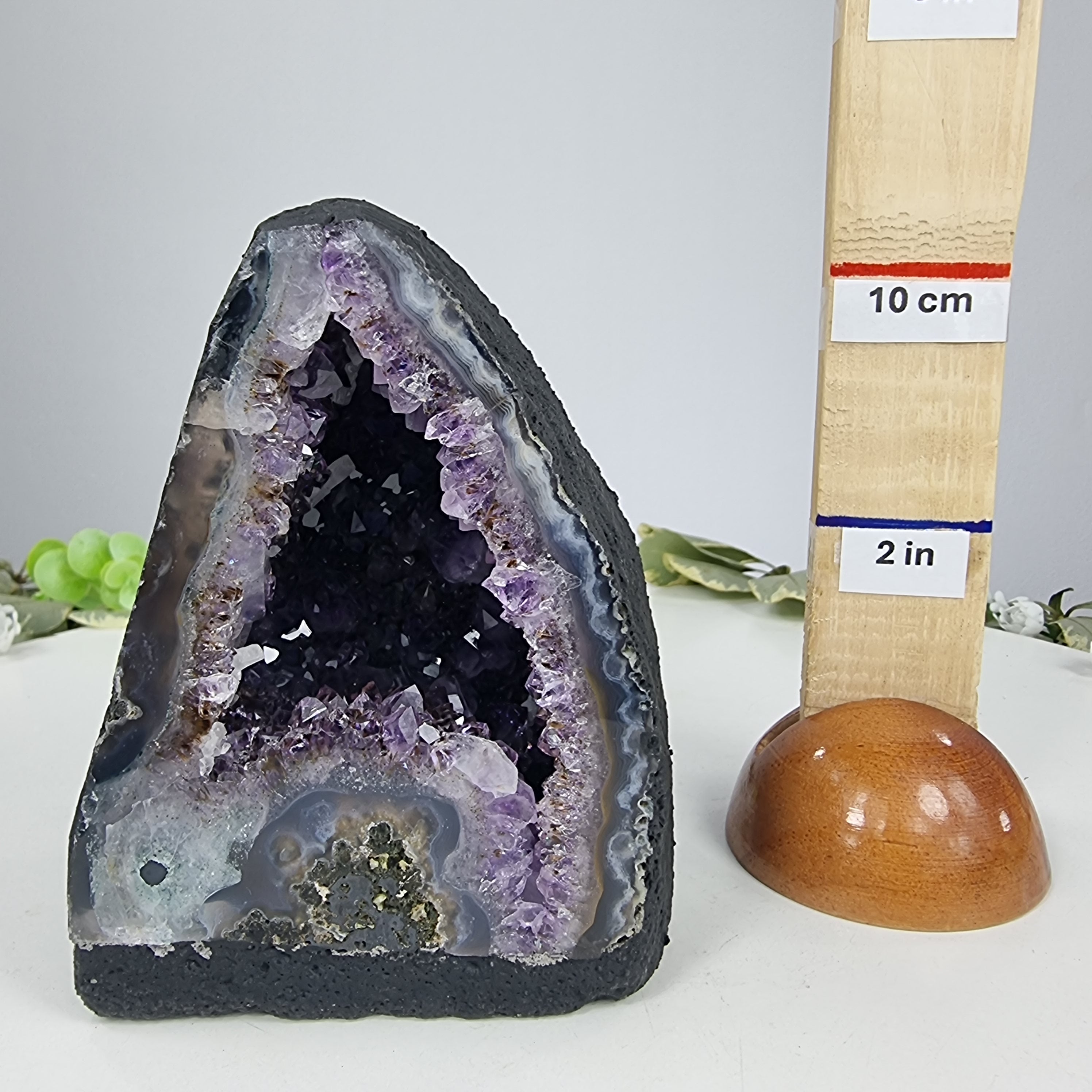 Capela em Ametista Bruta Drusa - Geodo de Ametista 1,10 Kgs, Energia, Beleza e Sofisticação