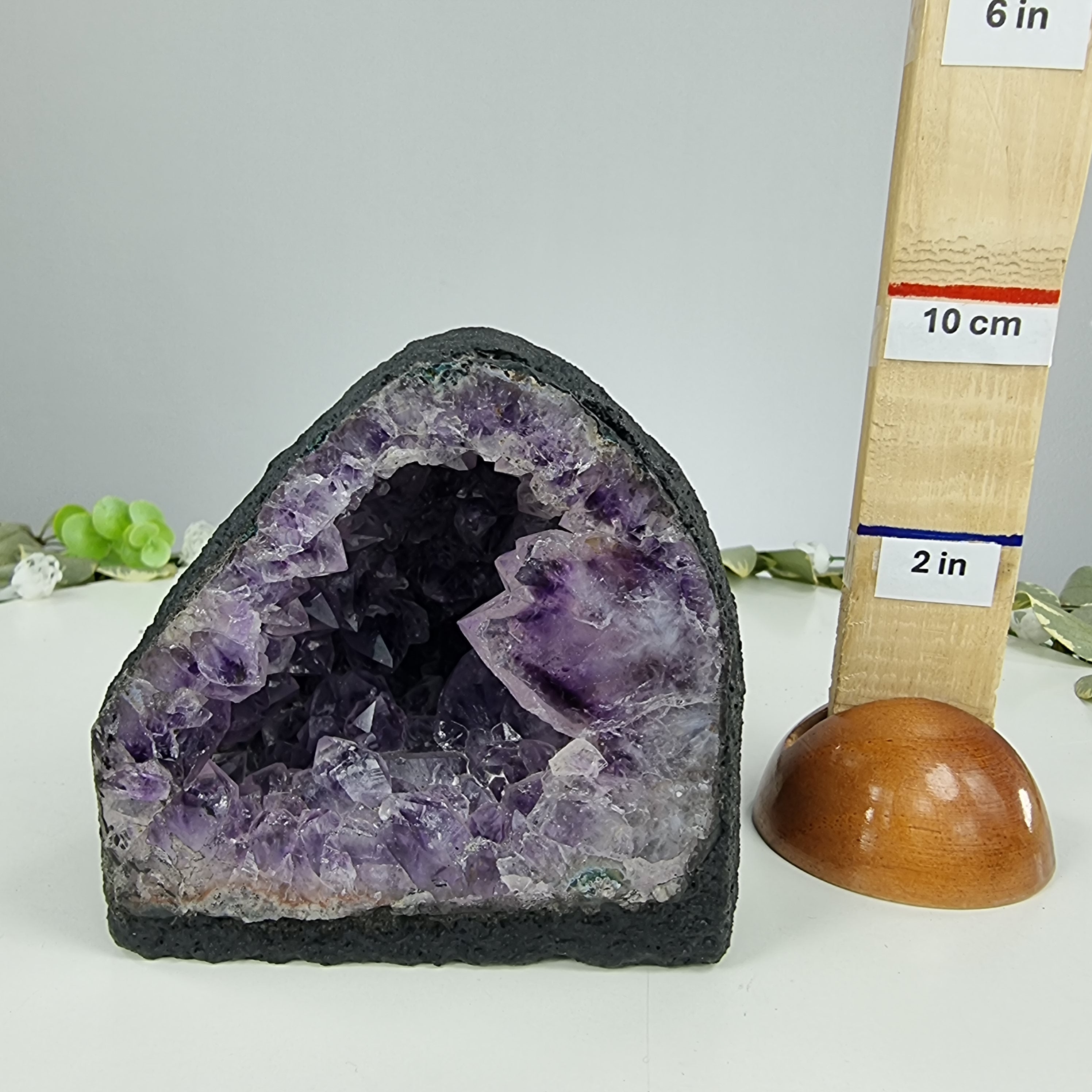 Capela em Ametista Bruta Drusa - Geodo de Ametista 1,25 Kgs, Energia, Beleza e Sofisticação