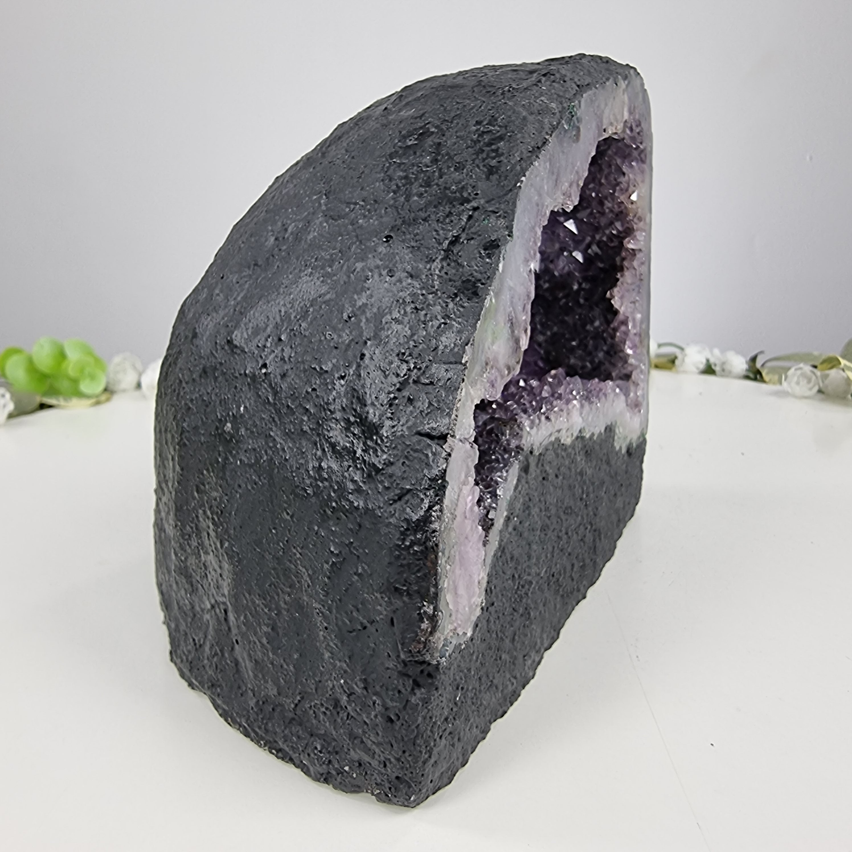 Capela em Ametista Bruta Drusa - Geodo de Ametista 1,80 Kgs, Energia, Beleza e Sofisticação