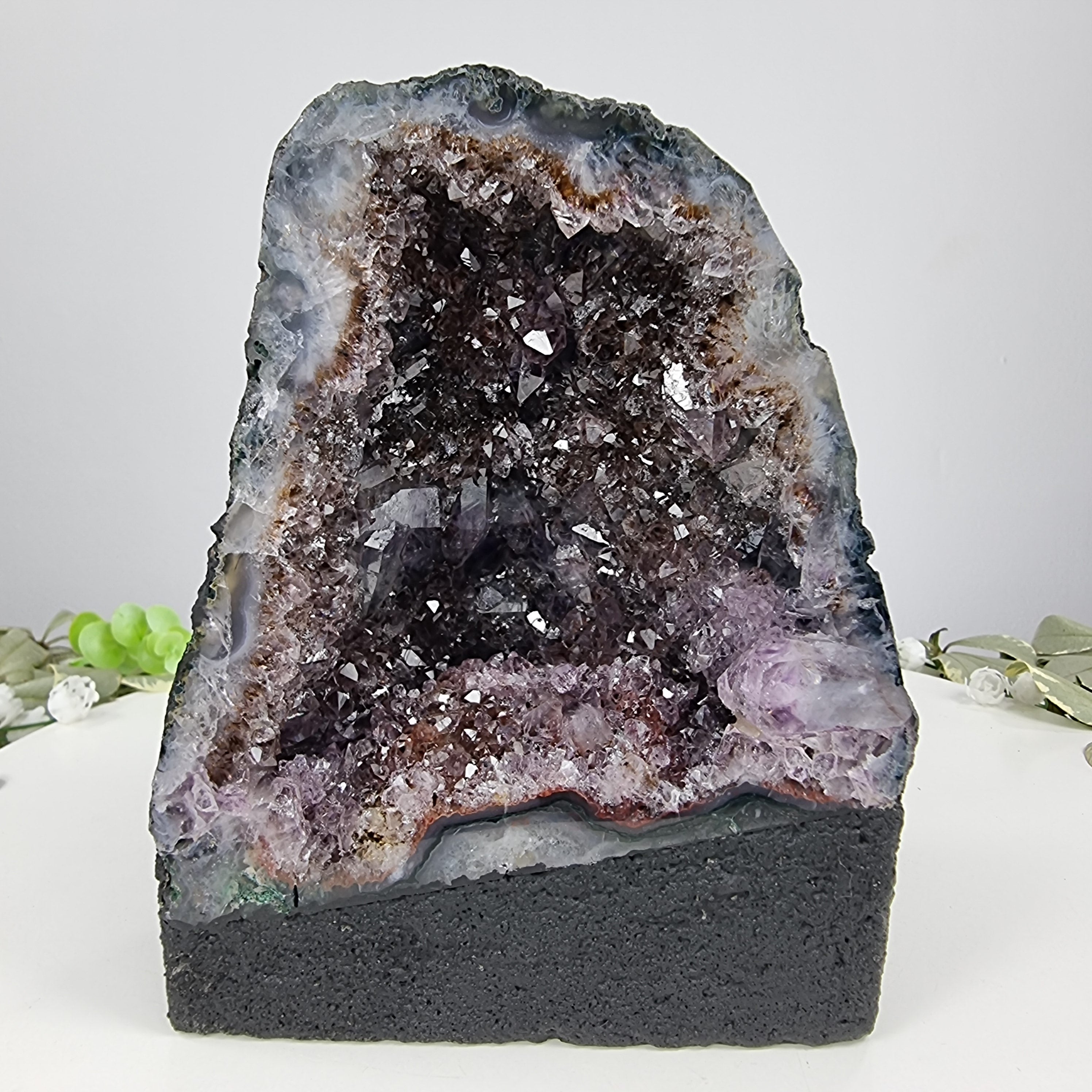 Capela em Ametista Bruta Drusa - Geodo de Ametista 2,80 Kgs, Energia, Beleza e Sofisticação