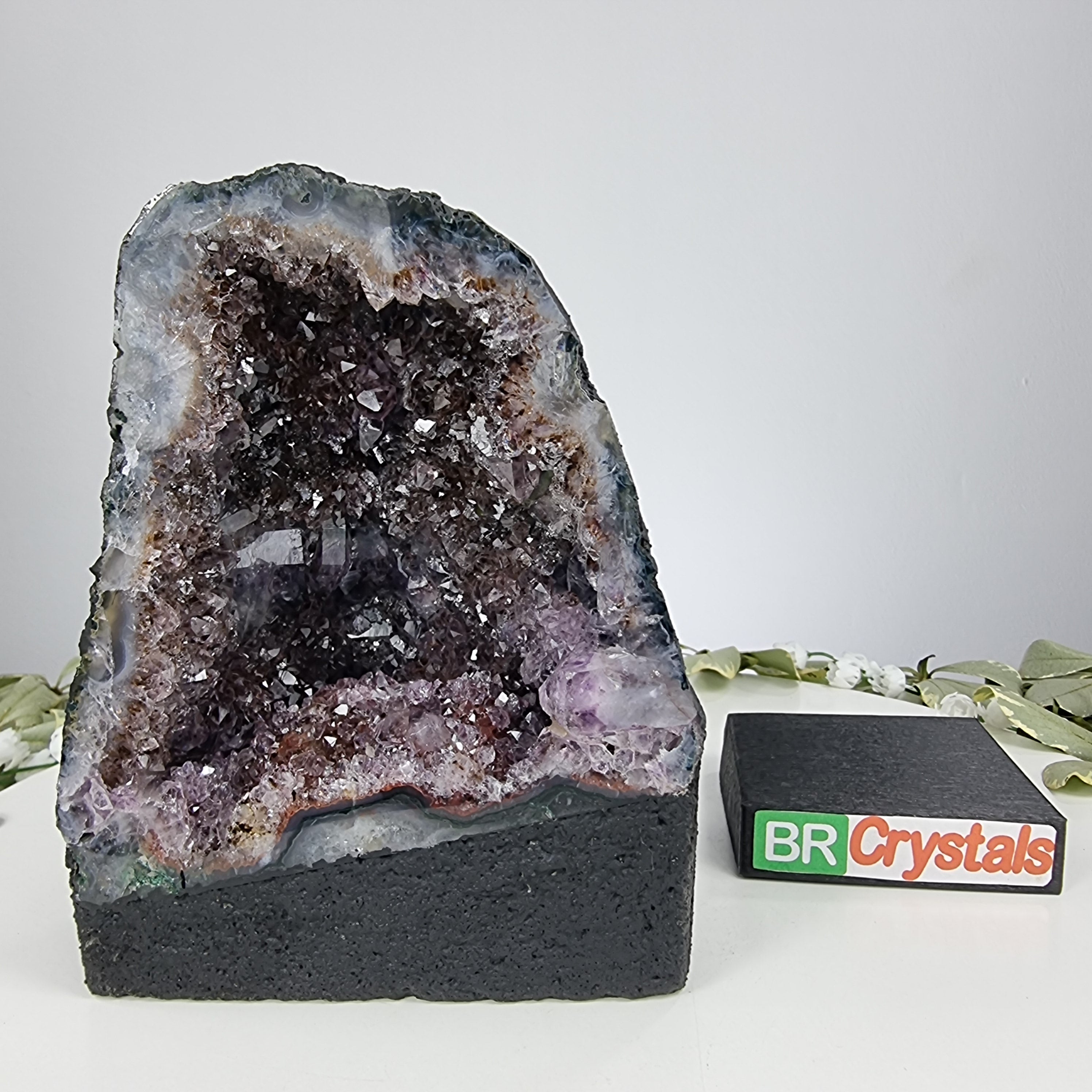 Capela em Ametista Bruta Drusa - Geodo de Ametista 2,80 Kgs, Energia, Beleza e Sofisticação