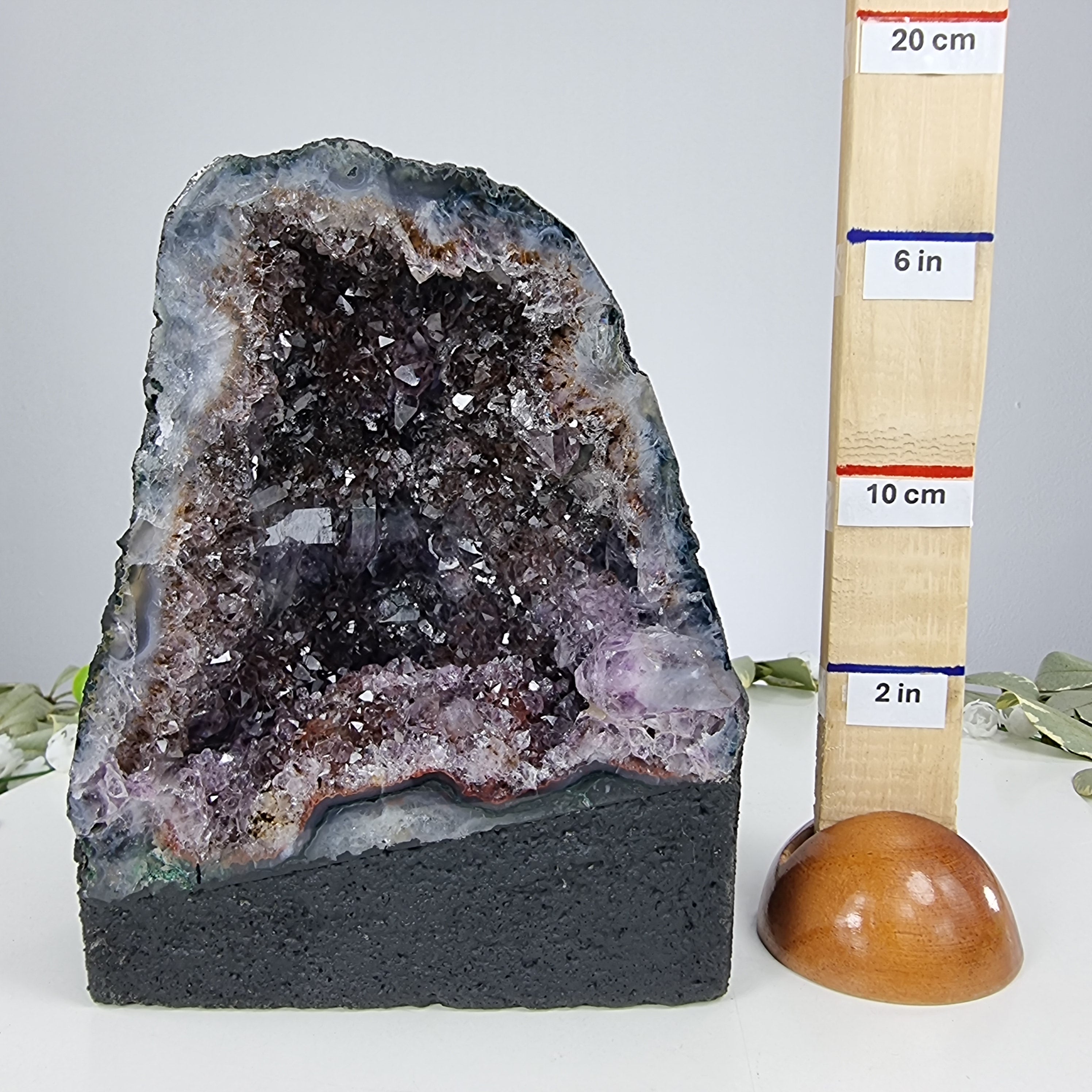 Capela em Ametista Bruta Drusa - Geodo de Ametista 2,80 Kgs, Energia, Beleza e Sofisticação