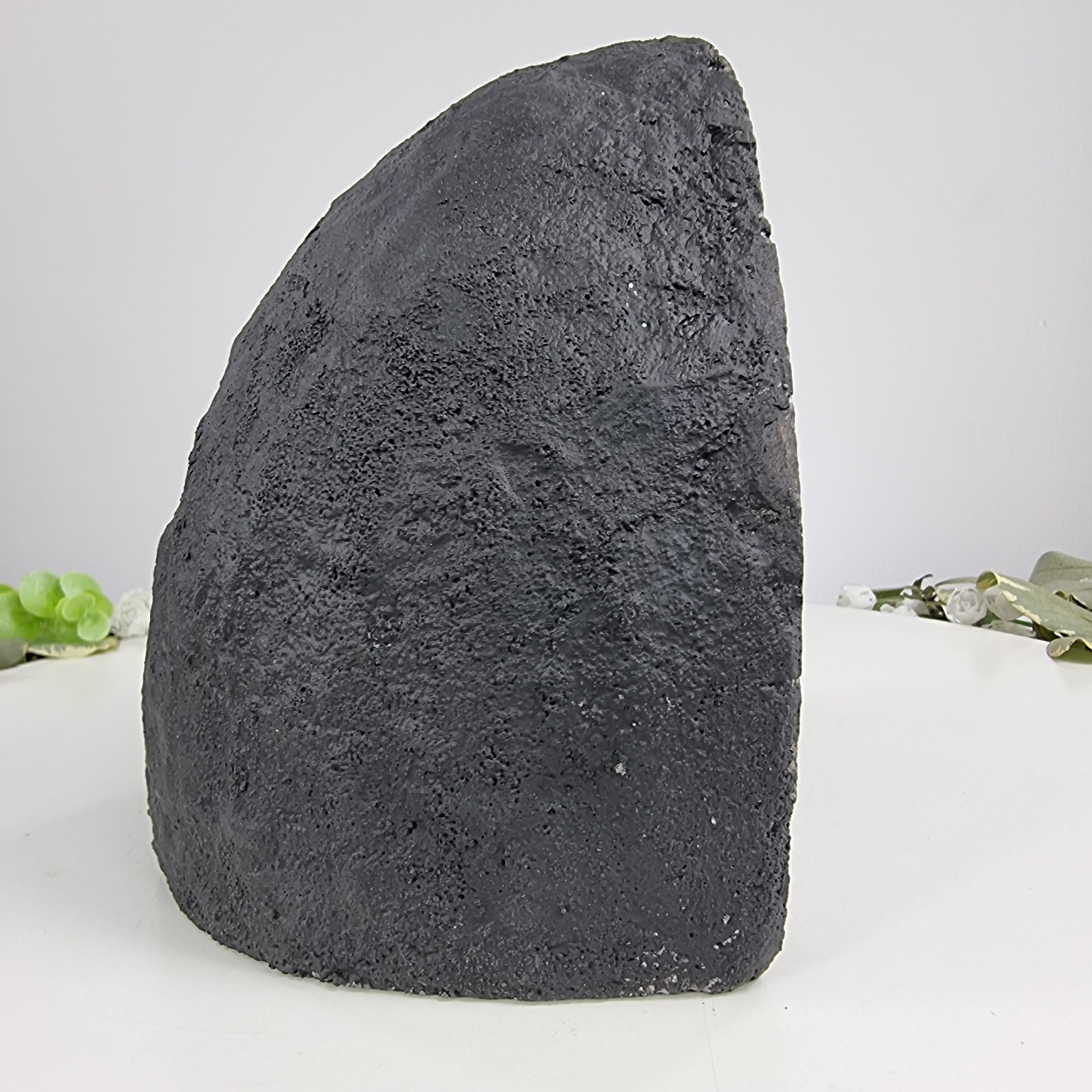 Capela em Ametista Bruta Drusa - Geodo de Ametista 2,85 Kgs, Energia, Beleza e Sofisticação