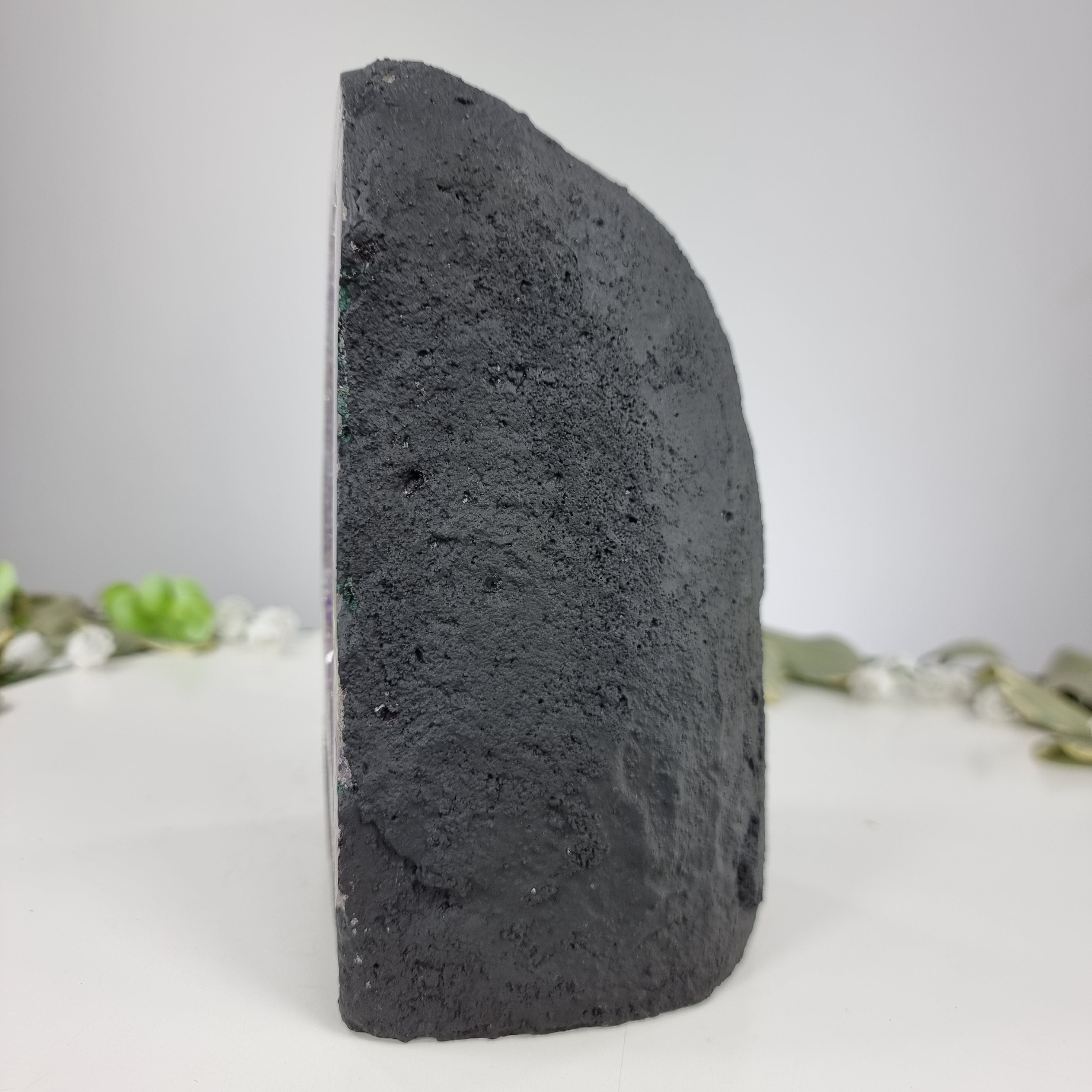 Capela em Ametista Bruta Drusa - Geodo de Ametista 2,40 Kgs, Energia, Beleza e Sofisticação