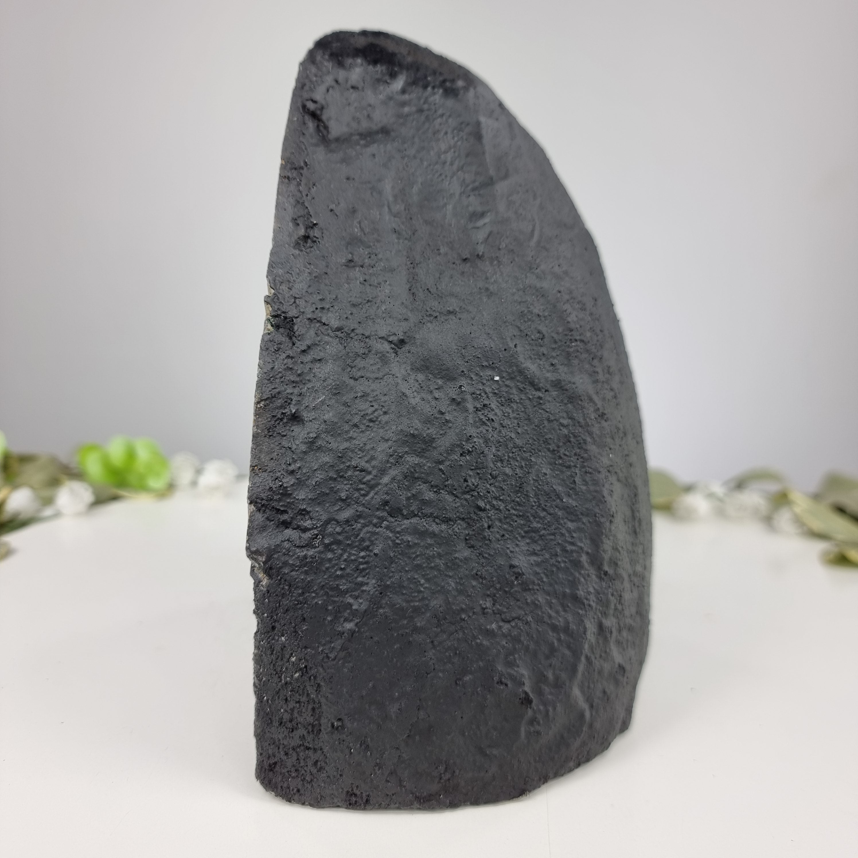 Capela em Ametista Bruta Drusa - Geodo de Ametista 3,05 Kgs, Energia, Beleza e Sofisticação