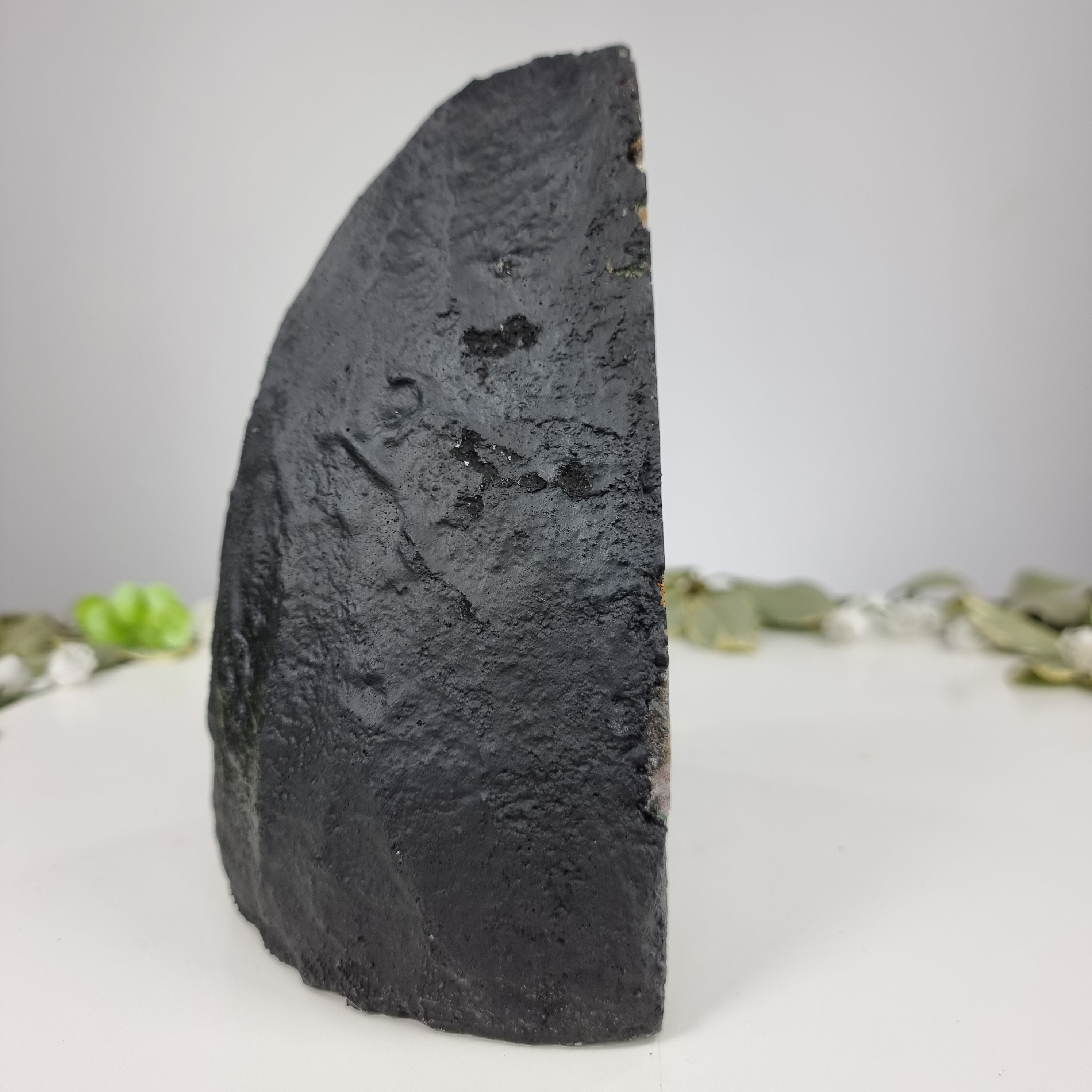 Capela em Ametista Bruta Drusa - Geodo de Ametista 3,05 Kgs, Energia, Beleza e Sofisticação