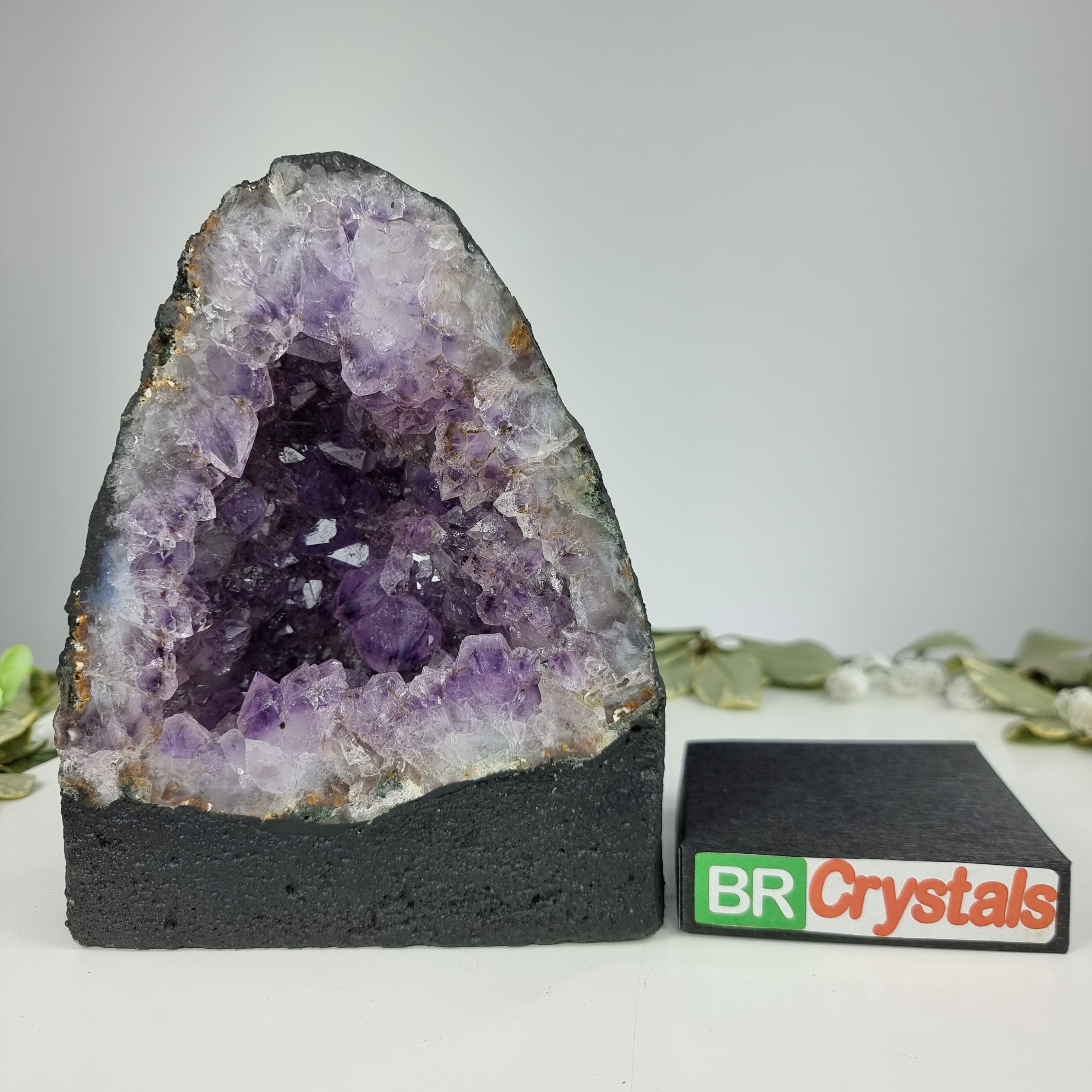 Capela em Ametista Bruta Drusa - Geodo de Ametista 3,05 Kgs, Energia, Beleza e Sofisticação