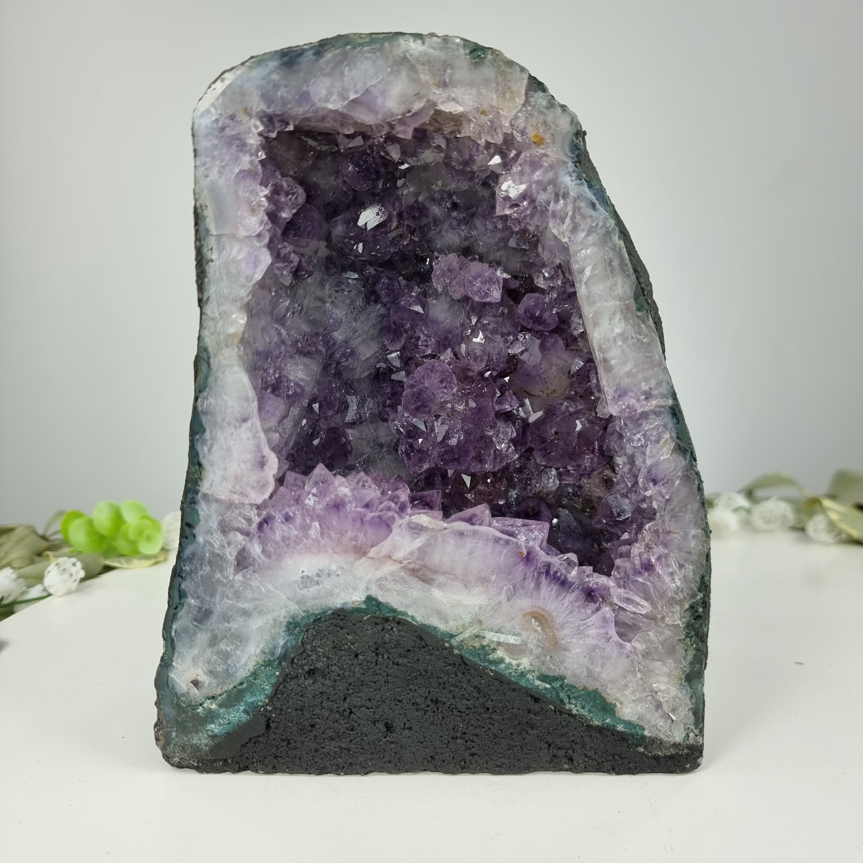 Capela em Ametista Bruta Drusa - Geodo de Ametista 3,20 Kgs, Energia, Beleza e Sofisticação