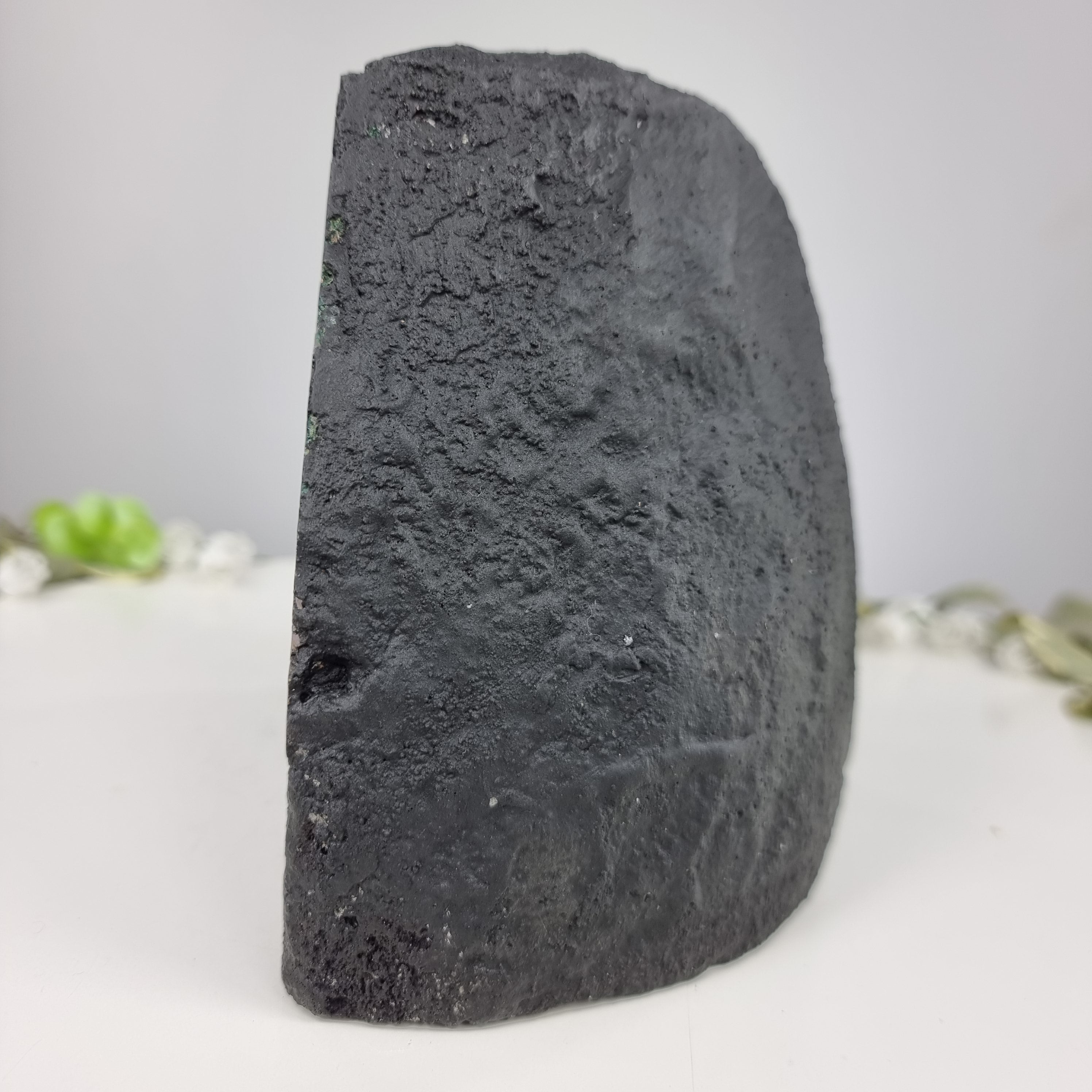 Capela em Ametista Bruta Drusa - Geodo de Ametista 3,00 Kgs, Energia, Beleza e Sofisticação