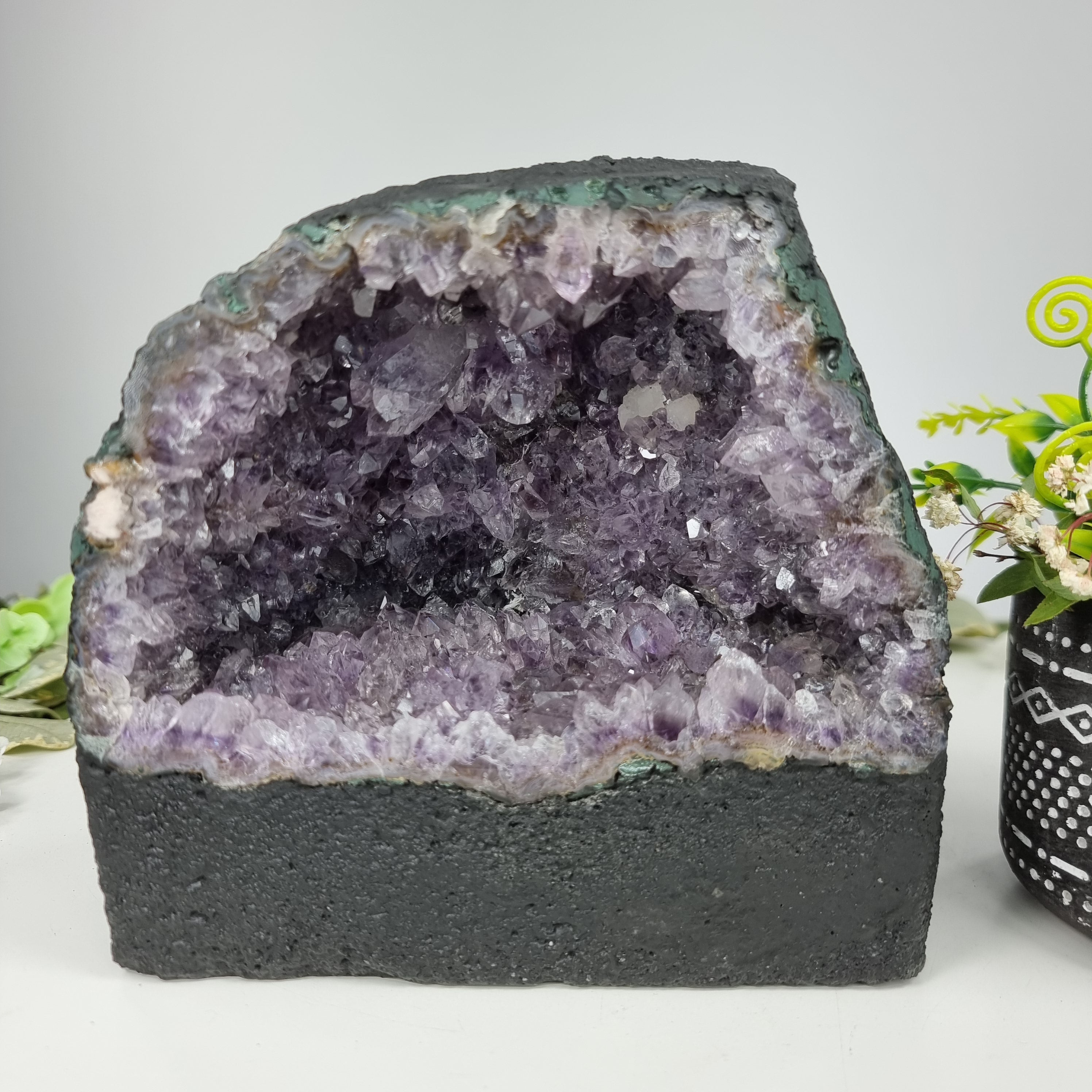 Capela em Ametista Bruta Drusa - Geodo de Ametista 3,00 Kgs, Energia, Beleza e Sofisticação