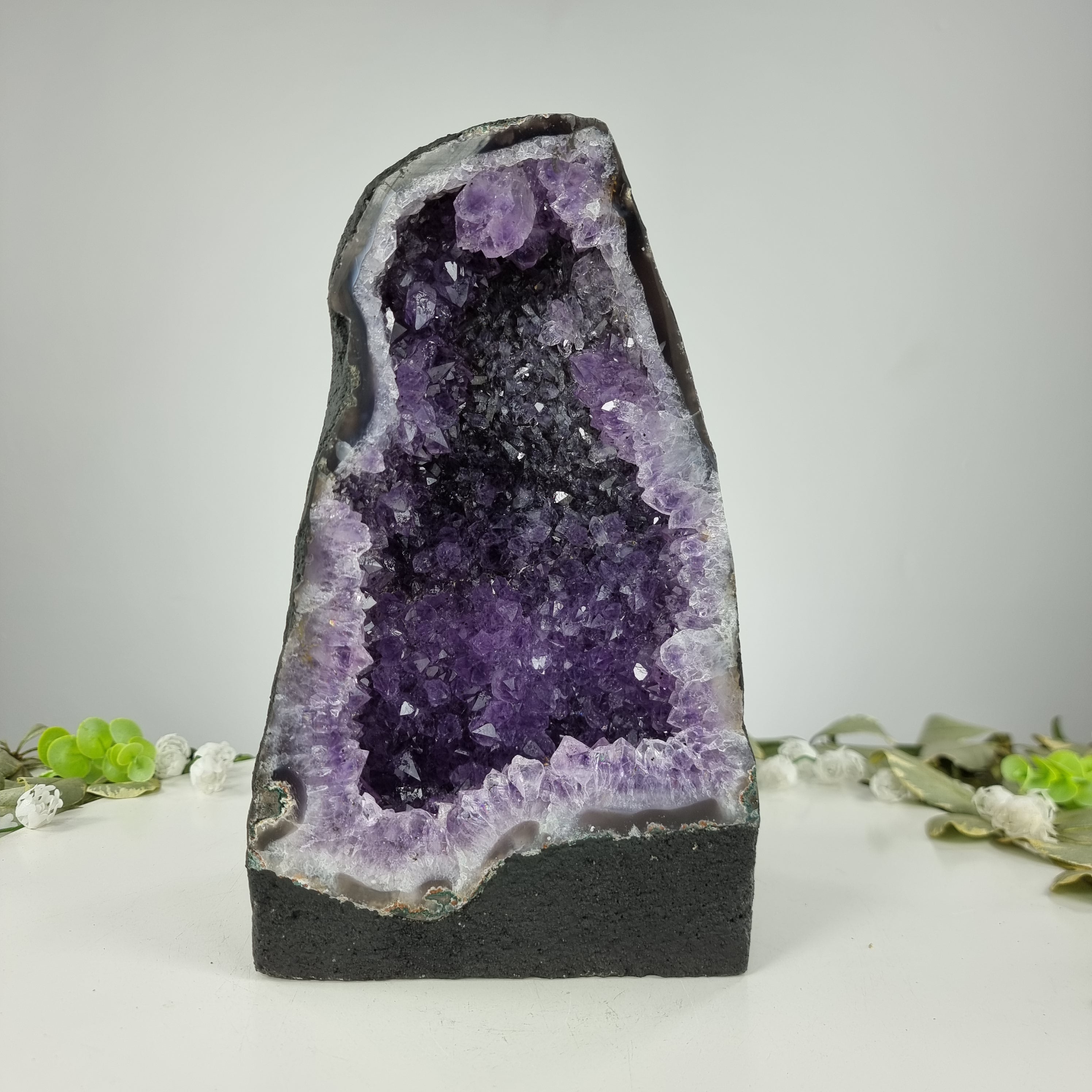 Capela em Ametista Bruta Drusa - Geodo de Ametista 4,60 Kgs, Energia, Beleza e Sofisticação