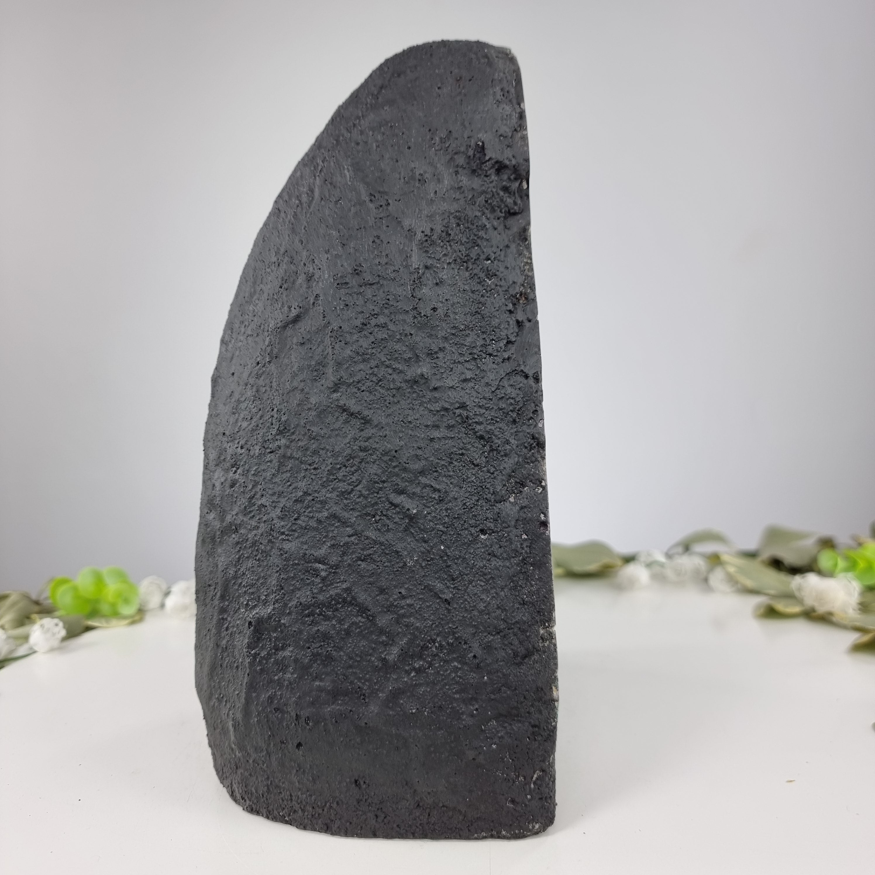 Capela em Ametista Bruta Drusa - Geodo de Ametista 4,60 Kgs, Energia, Beleza e Sofisticação