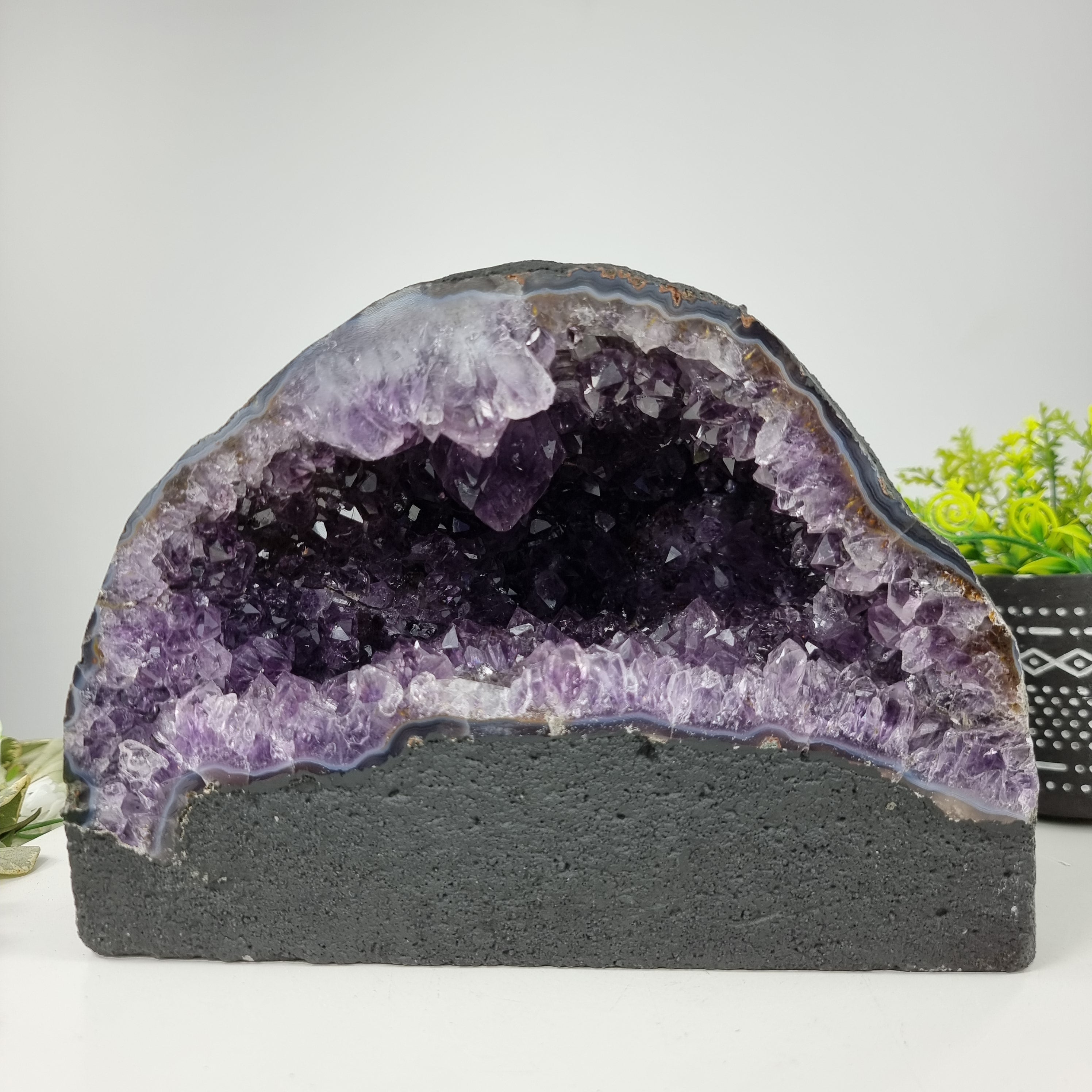 Capela em Ametista Bruta Drusa - Geodo de Ametista 5,00 Kgs, Energia, Beleza e Sofisticação