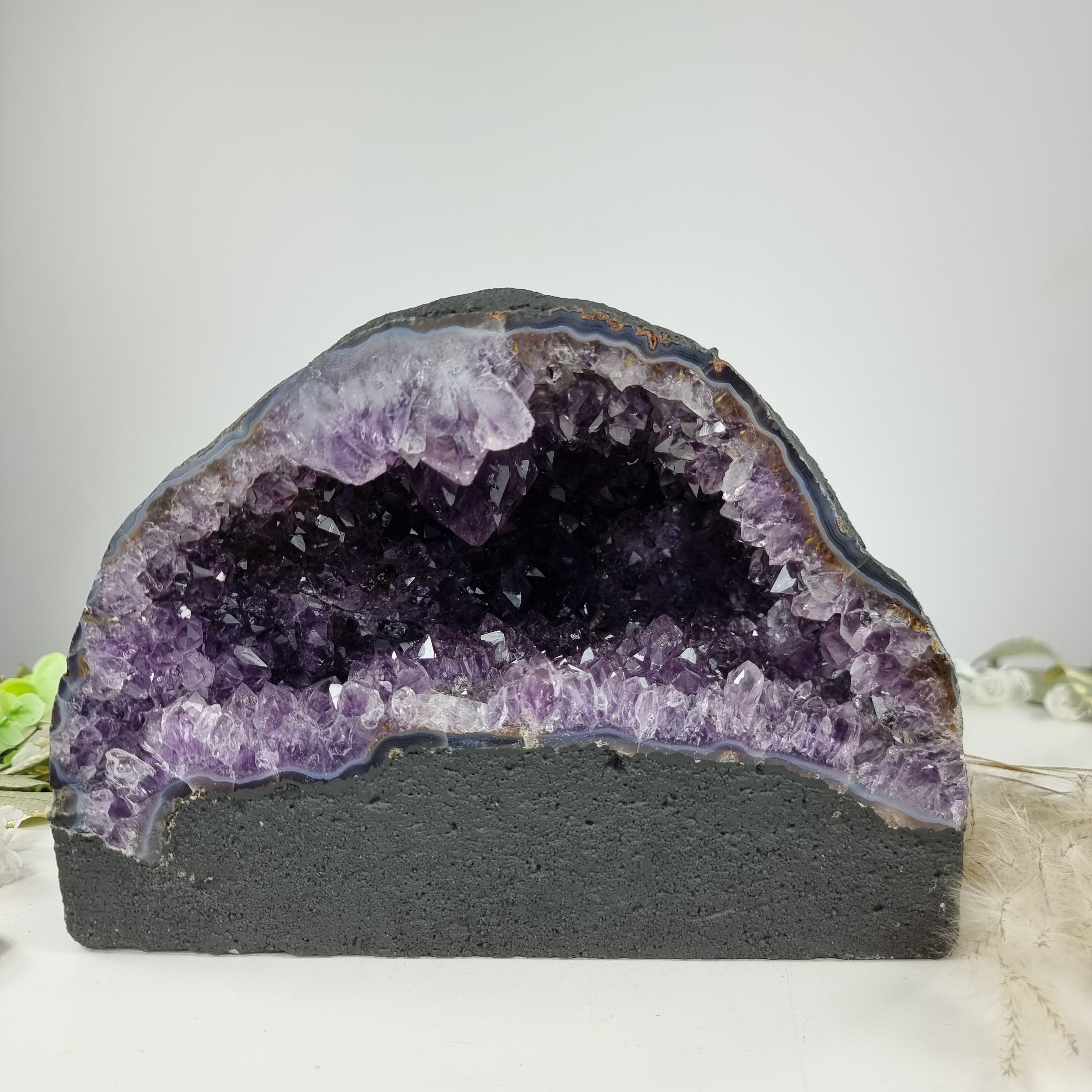 Capela em Ametista Bruta Drusa - Geodo de Ametista 5,00 Kgs, Energia, Beleza e Sofisticação