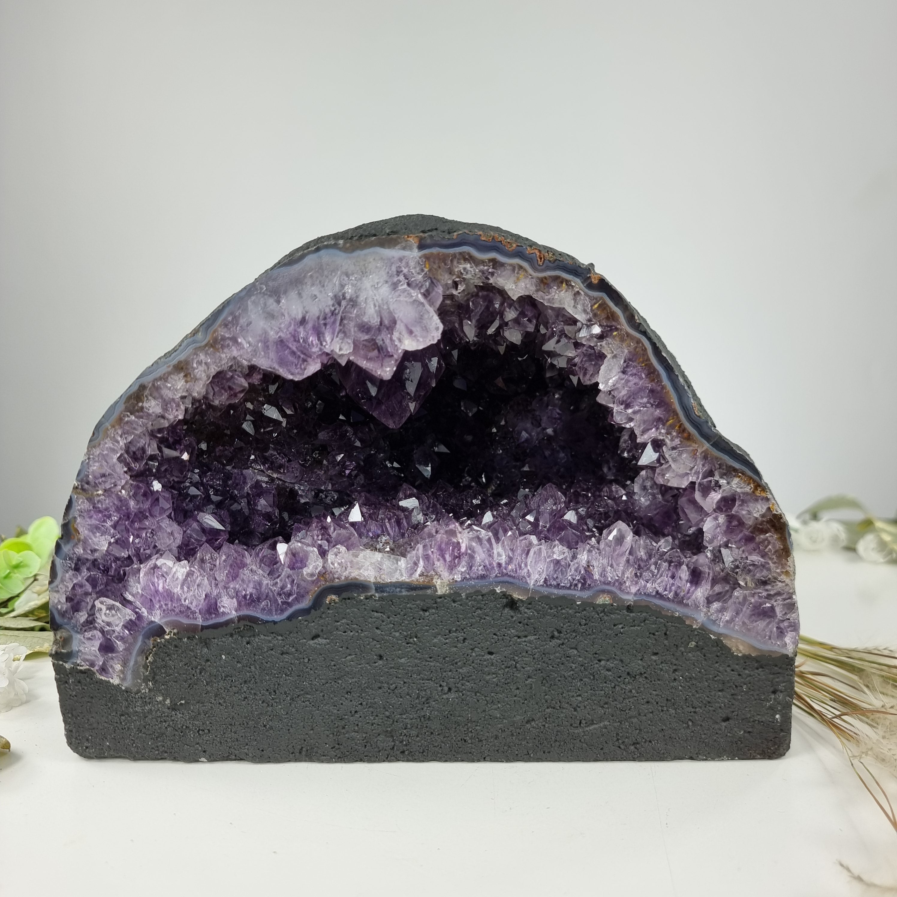 Capela em Ametista Bruta Drusa - Geodo de Ametista 5,00 Kgs, Energia, Beleza e Sofisticação