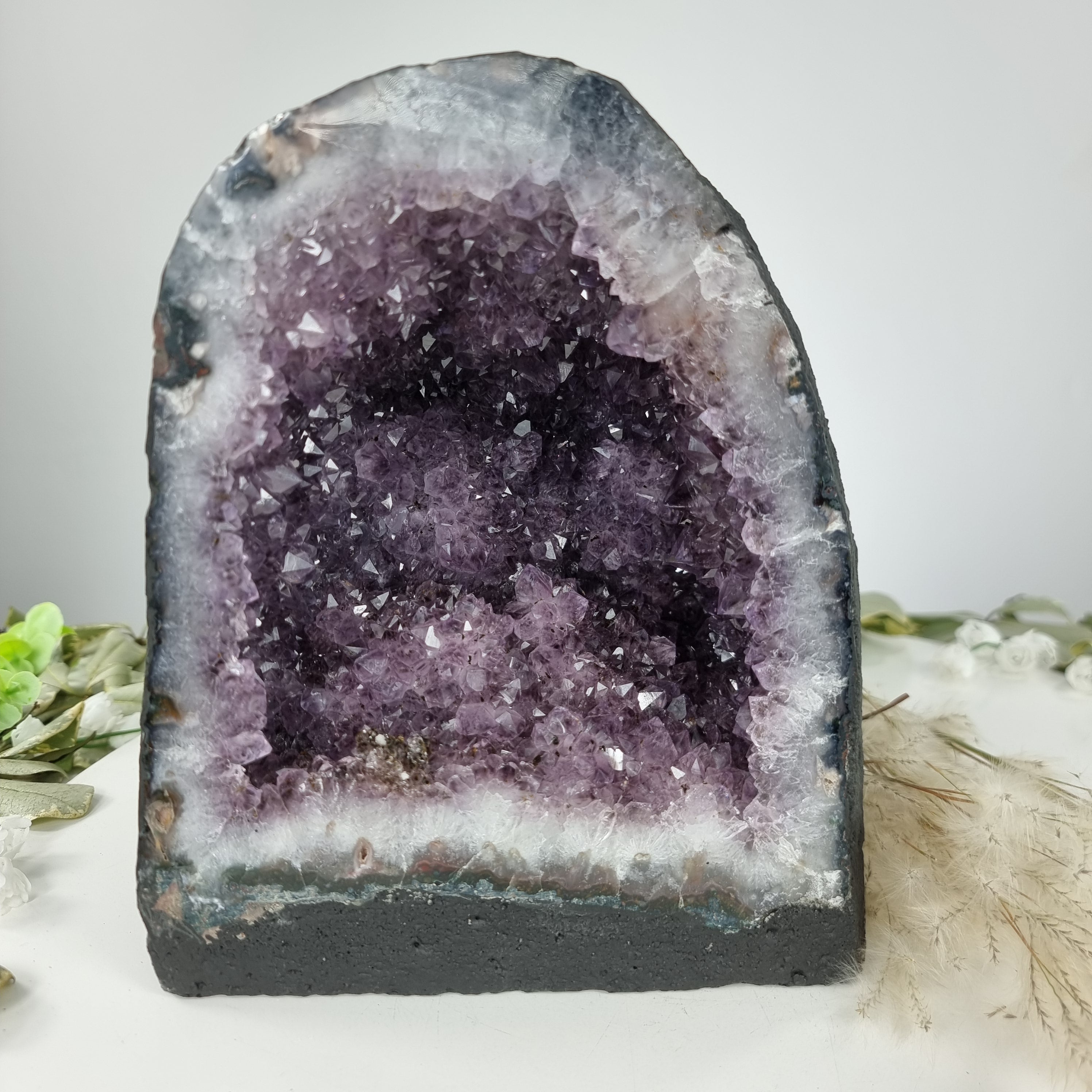 Capela em Ametista Bruta Drusa - Geodo de Ametista 6,40 Kgs, Energia, Beleza e Sofisticação