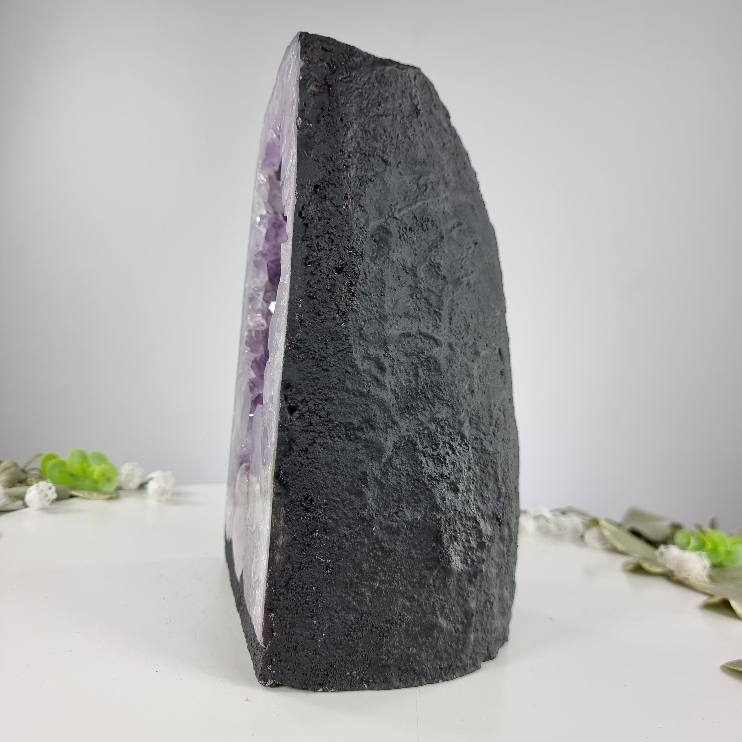 Capela em Ametista Bruta Drusa - Geodo de Ametista 5,80 Kgs, Energia, Beleza e Sofisticação