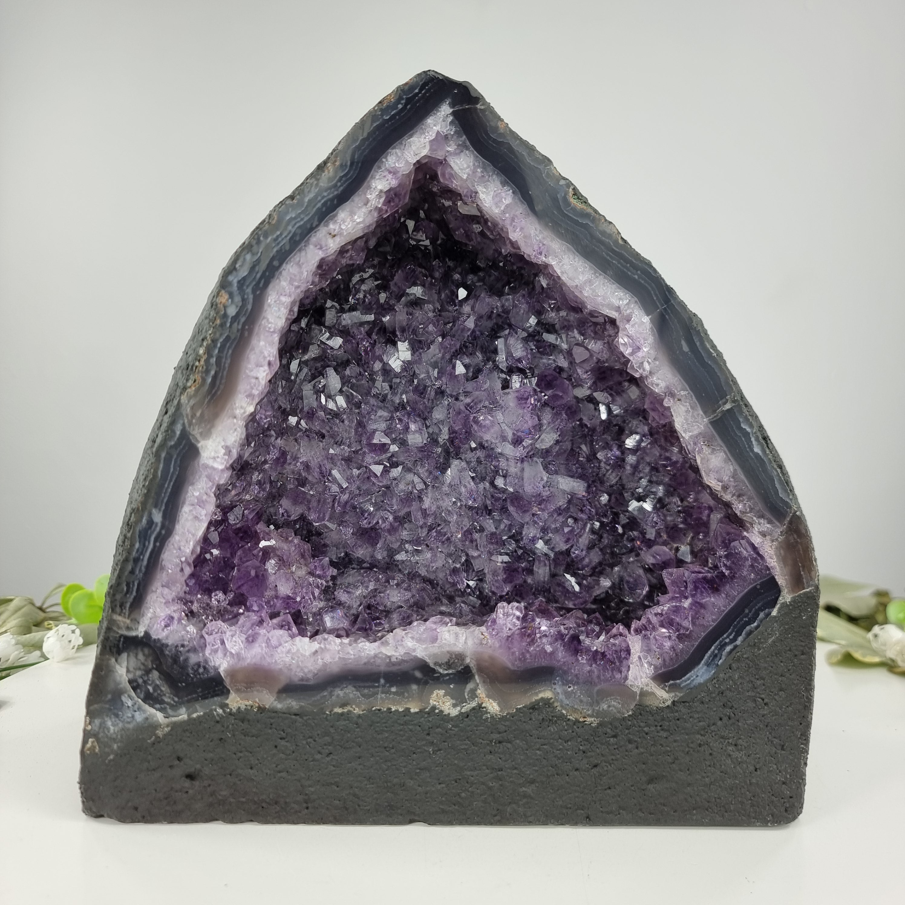 Capela em Ametista Bruta Drusa - Geodo de Ametista 6,80 Kgs, Energia, Beleza e Sofisticação