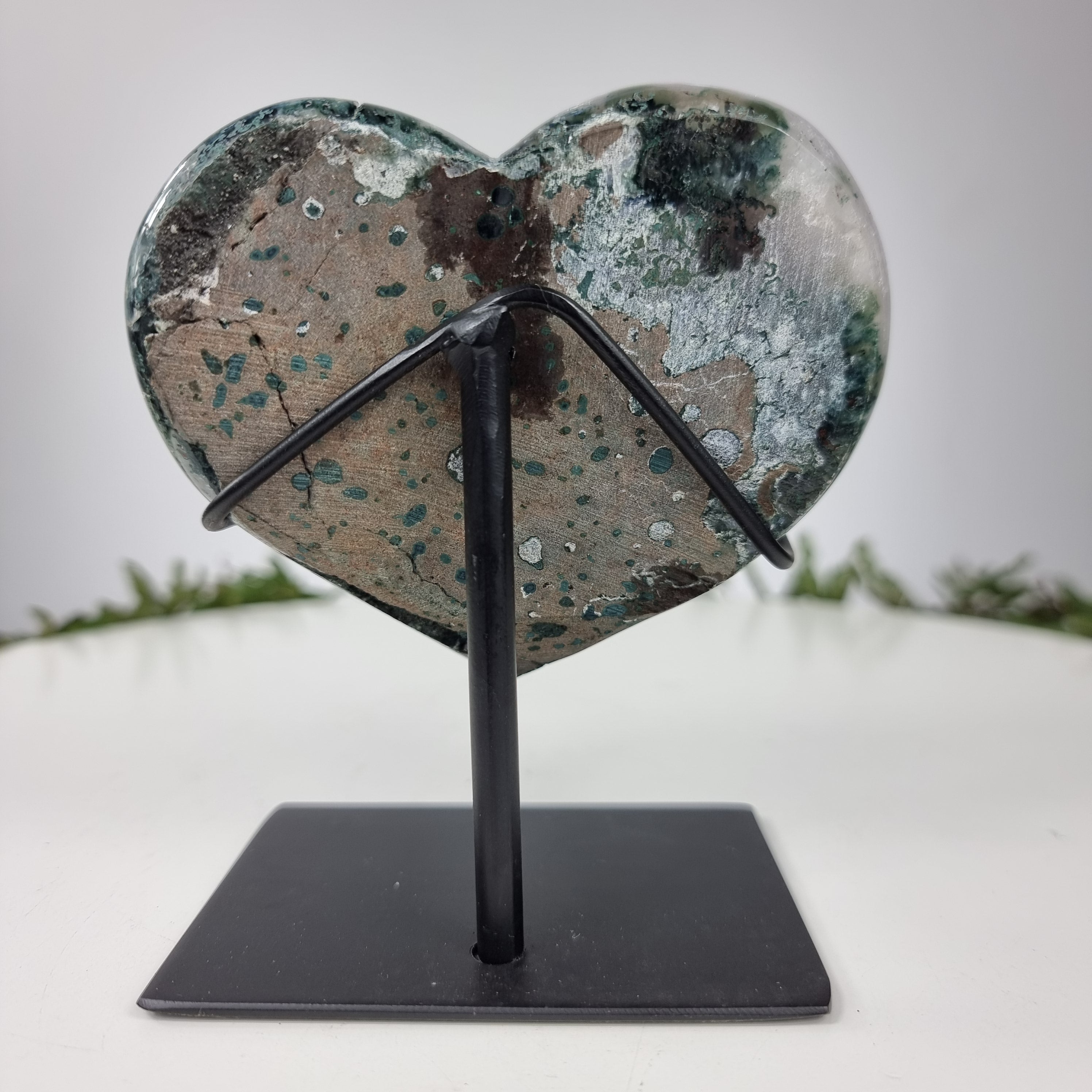 Coração de Ametista Especial | Peso 0,77 Kgs, Altura 15 cm | Energia, Beleza e Sofisticação