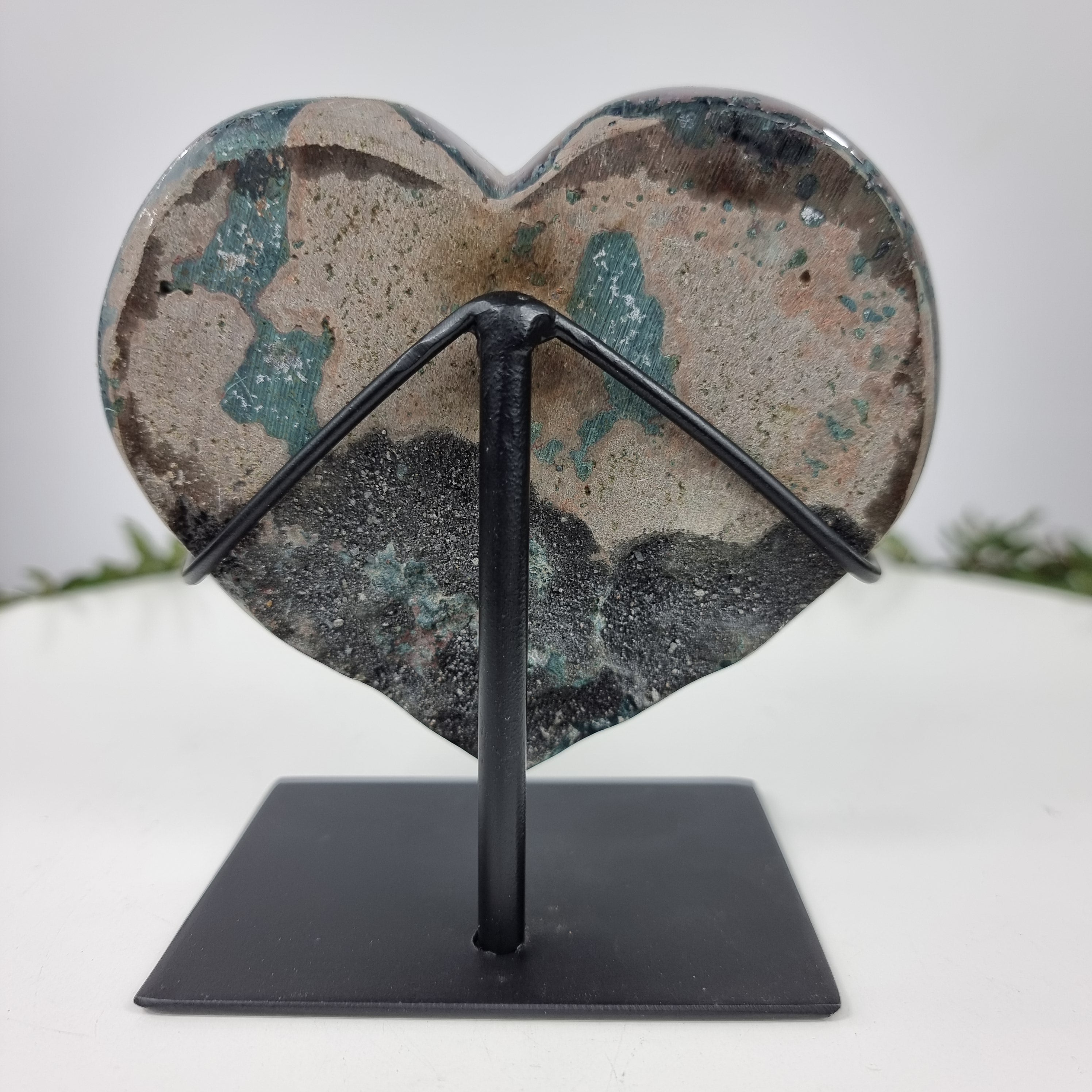 Coração de Ametista Especial | Peso 0,80 Kgs, Altura 13 cm | Energia, Beleza e Sofisticação