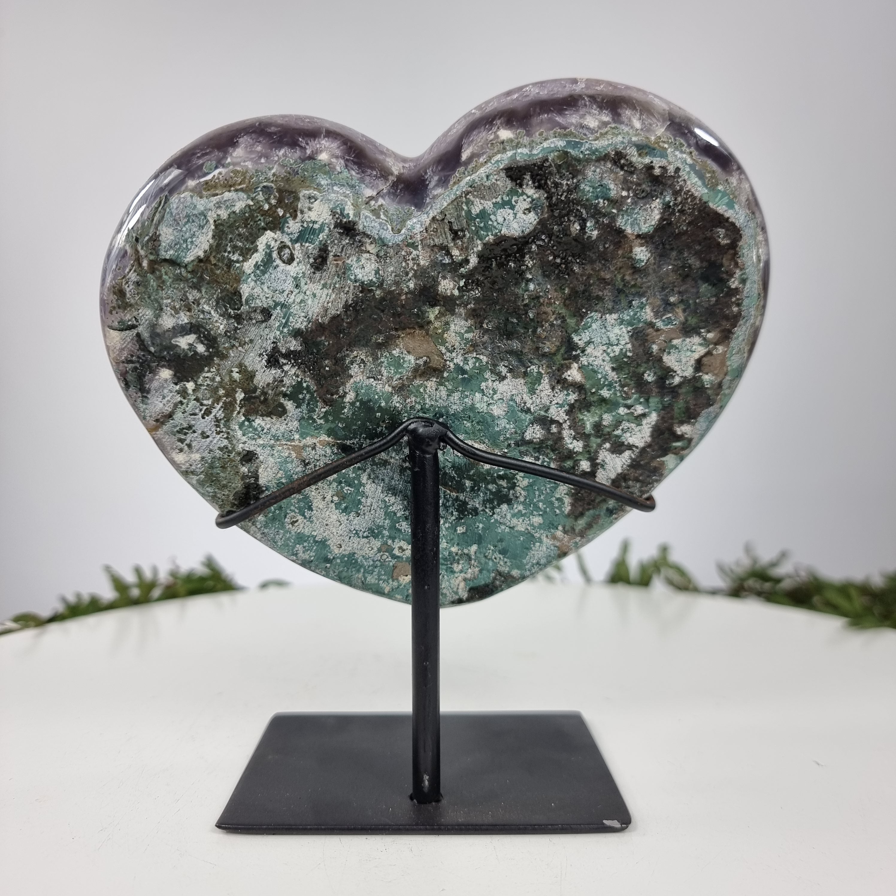 Coração de Ametista Especial | Peso 1,45 Kgs, Altura 18 cm | Energia, Beleza e Sofisticação