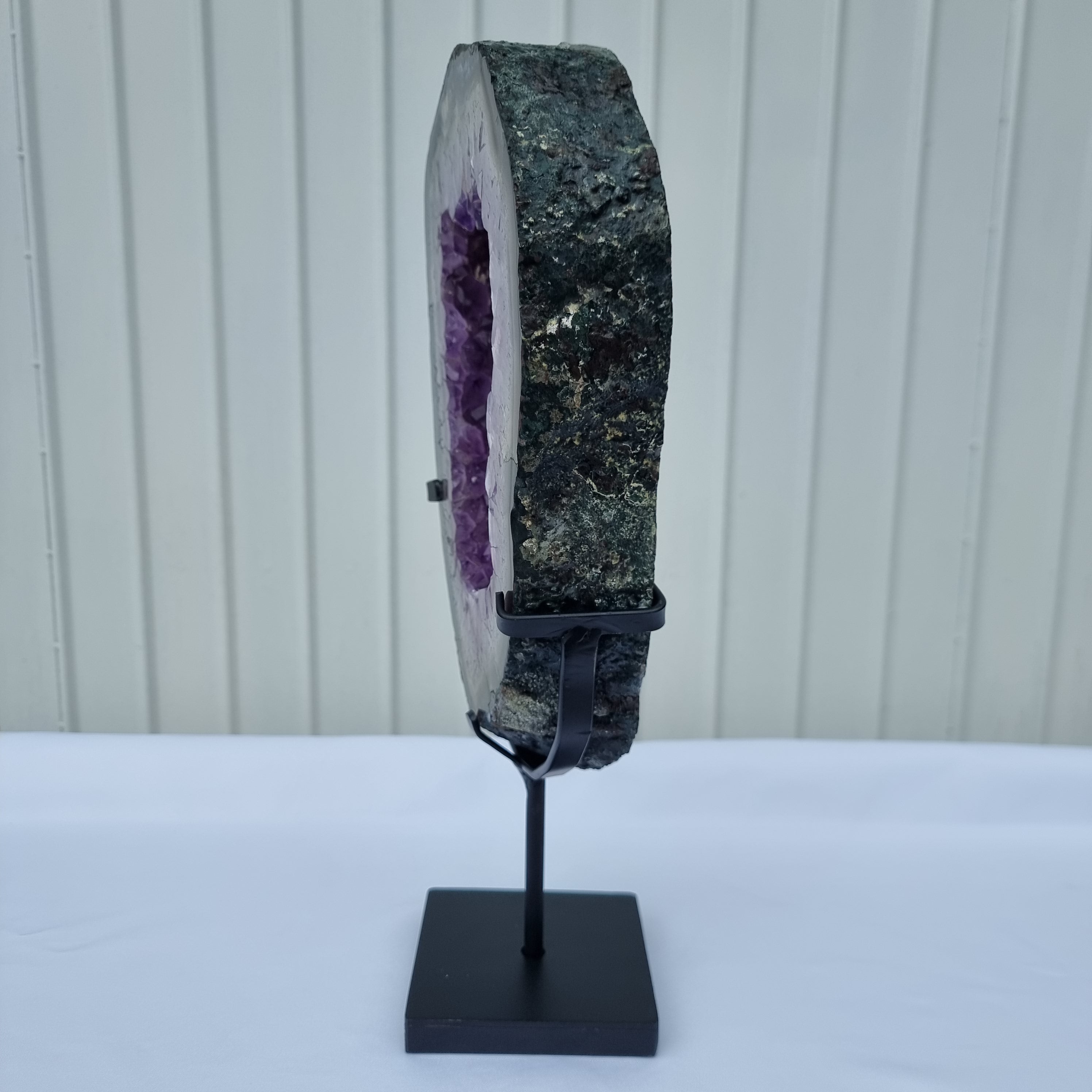 Argola de Ametista com Cristais Roxos | Base de ferro Preta | Peso 3,25 kgs, Altura 39 cm | Energia, Beleza e Sofisticação