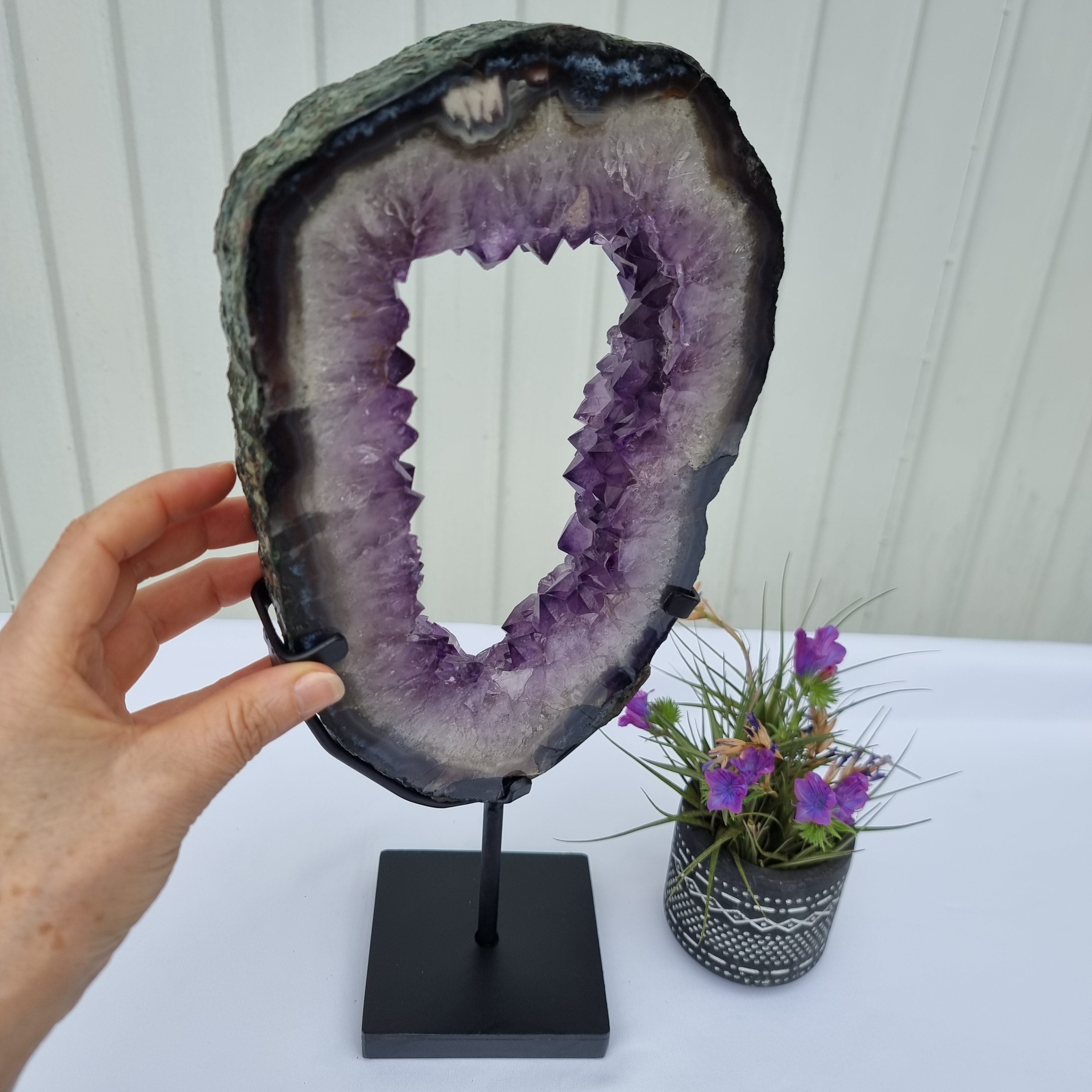 Argola de Ametista com Cristais Roxos | Base de ferro Preta | Peso 3,25 kgs, Altura 39 cm | Energia, Beleza e Sofisticação