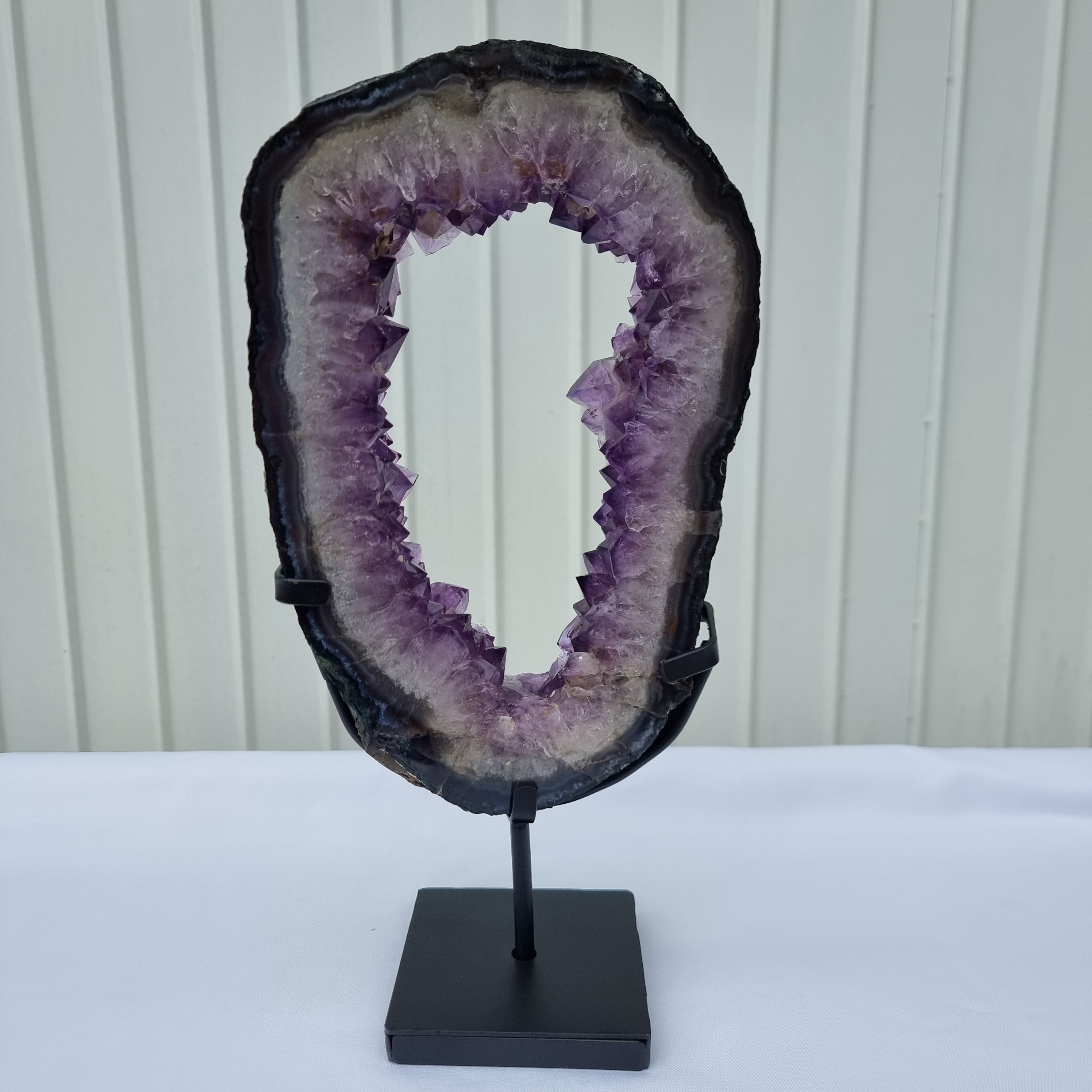 Argola de Ametista com Cristais Roxos | Base de ferro Preta | Peso 3,00 kgs, Altura 35 cm | Energia, Beleza e Sofisticação