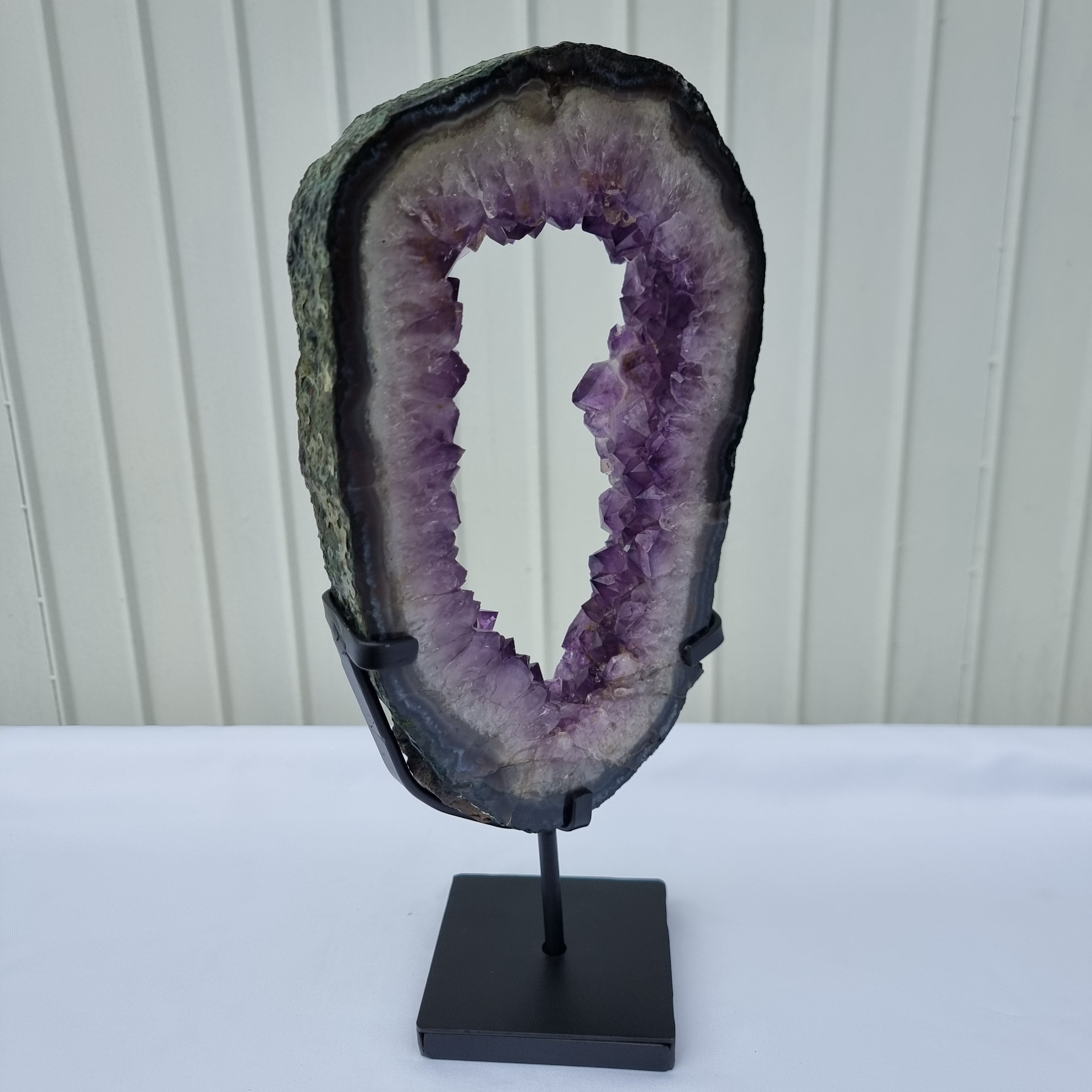 Argola de Ametista com Cristais Roxos | Base de ferro Preta | Peso 3,00 kgs, Altura 35 cm | Energia, Beleza e Sofisticação