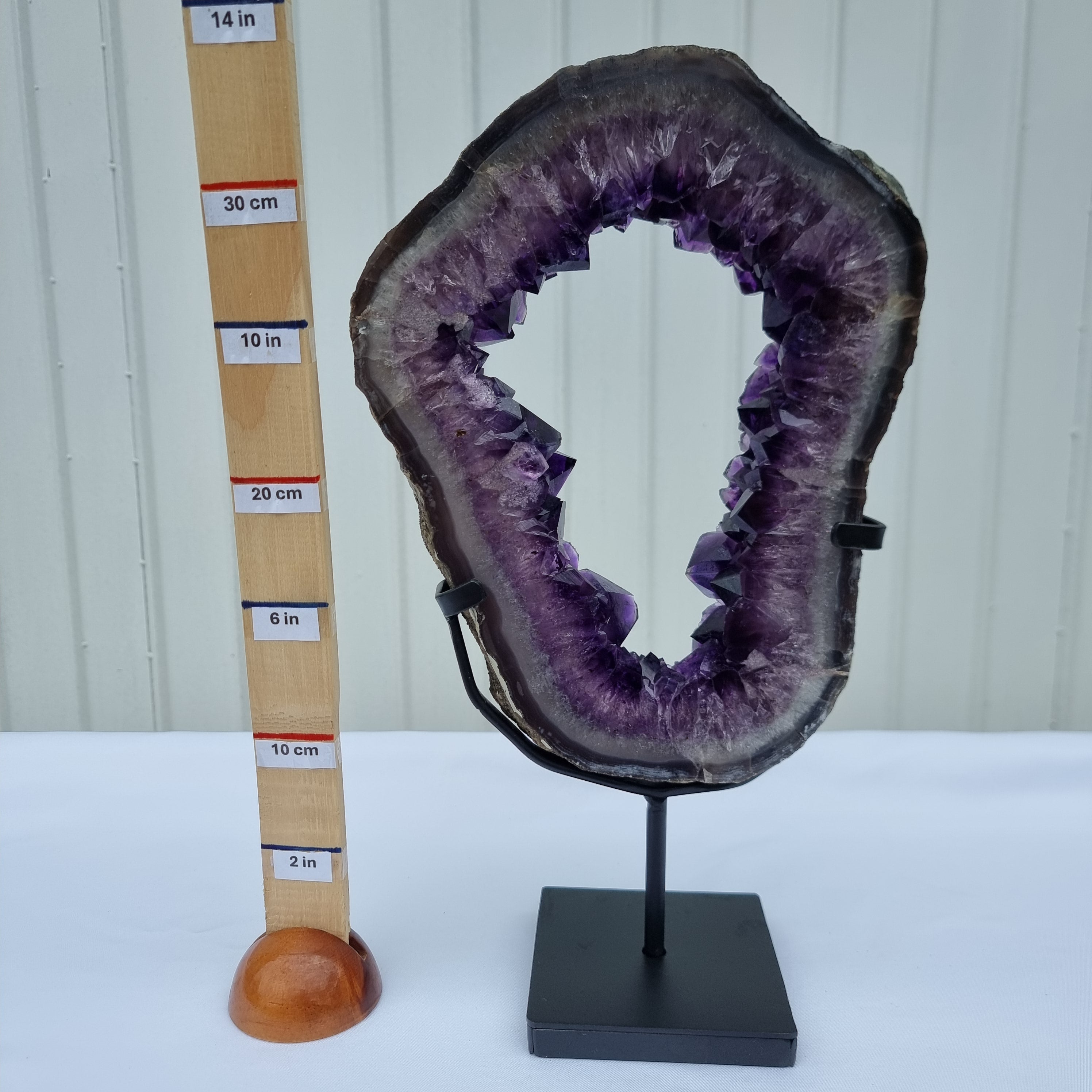 Argola de Ametista com Cristais Roxos | Base de ferro Preta | Peso 2,85 kgs, Altura 33 cm | Energia, Beleza e Sofisticação