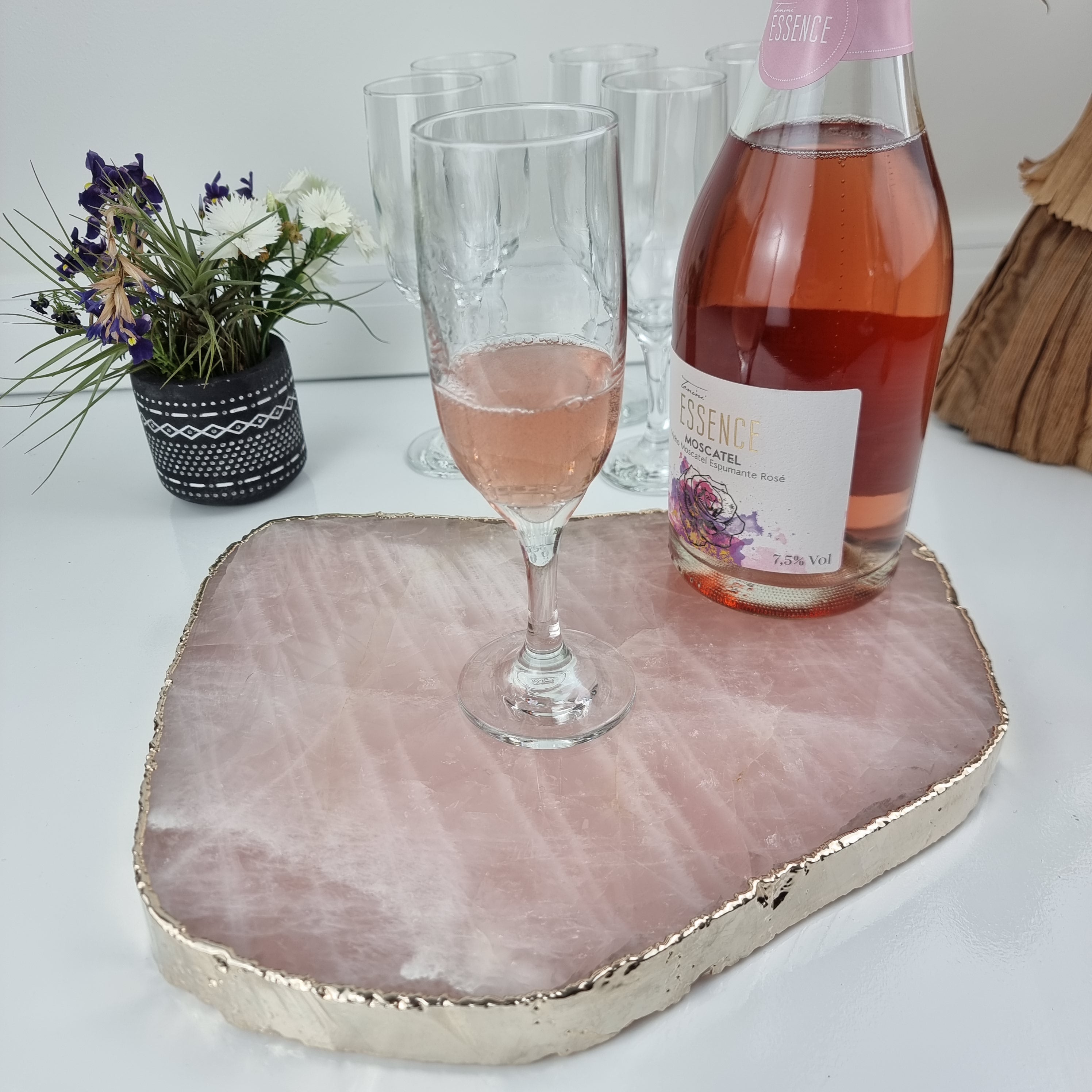 Bandeja de Quartzo ROSA com BORDAS DOURADAS tamanho 30 a 35 cm e peso de 3 kgs