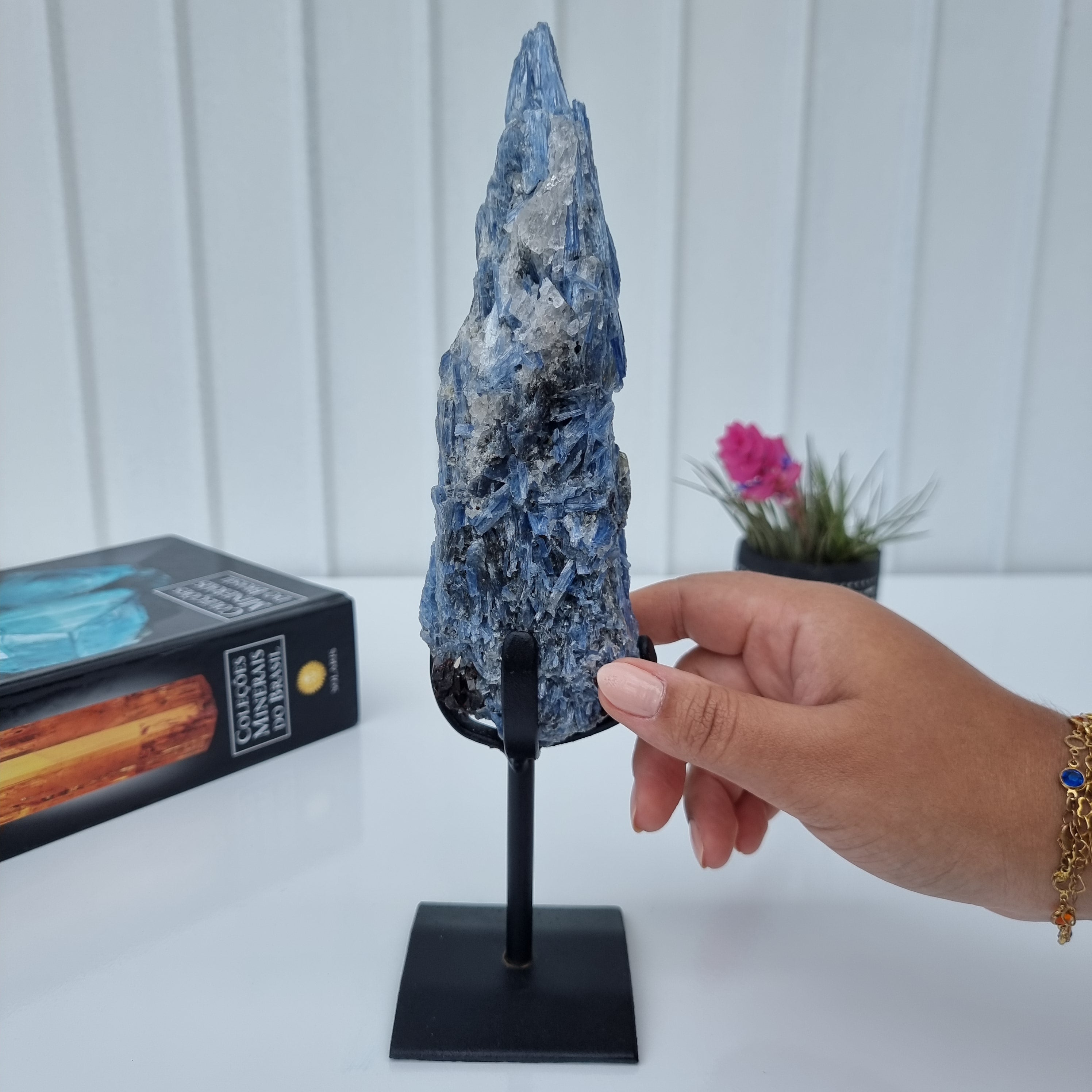 Cianita Natural Especial | Peso 0,95 Kgs, Altura 29 cm | Energia, Beleza e Sofisticação