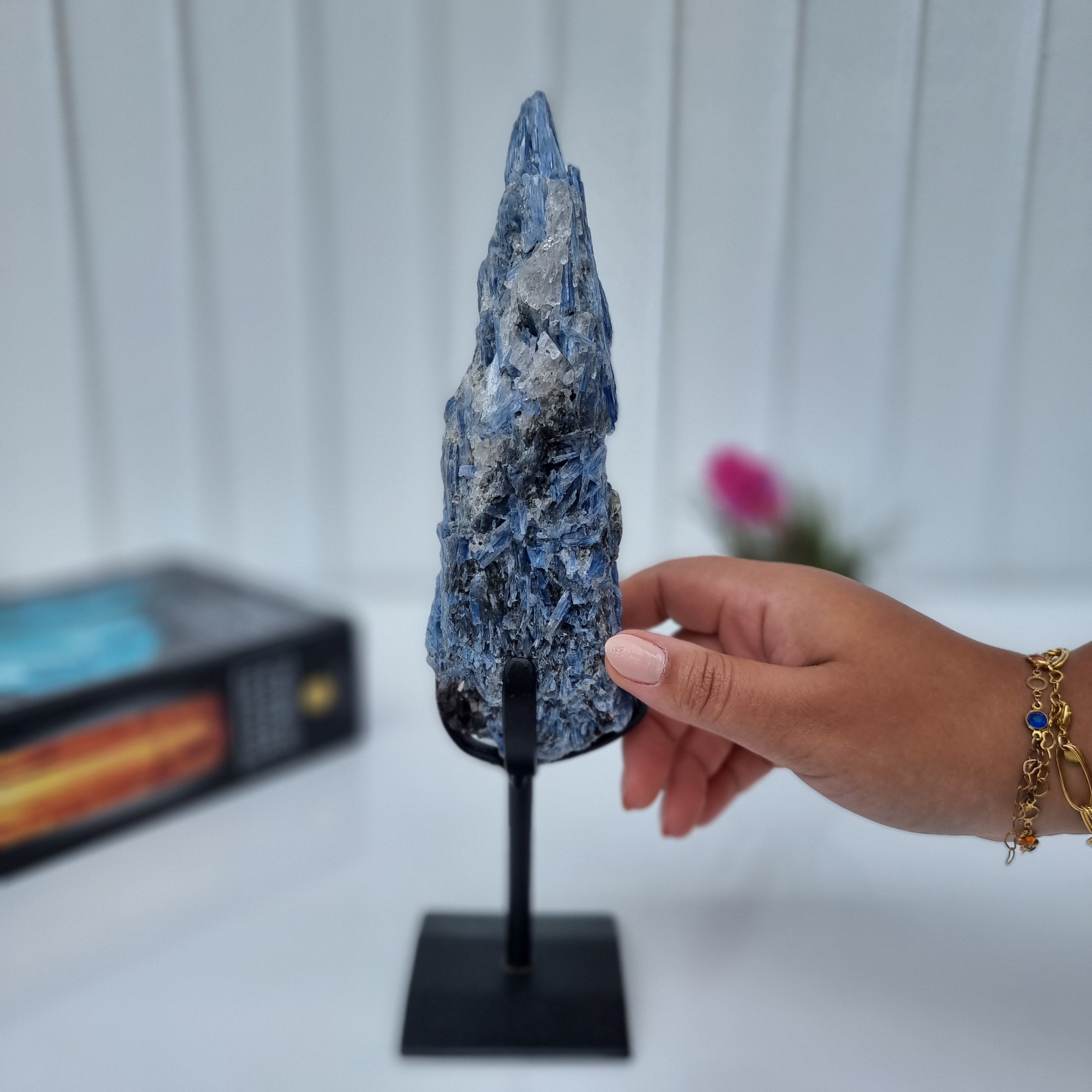 Cianita Natural Especial | Peso 0,95 Kgs, Altura 29 cm | Energia, Beleza e Sofisticação