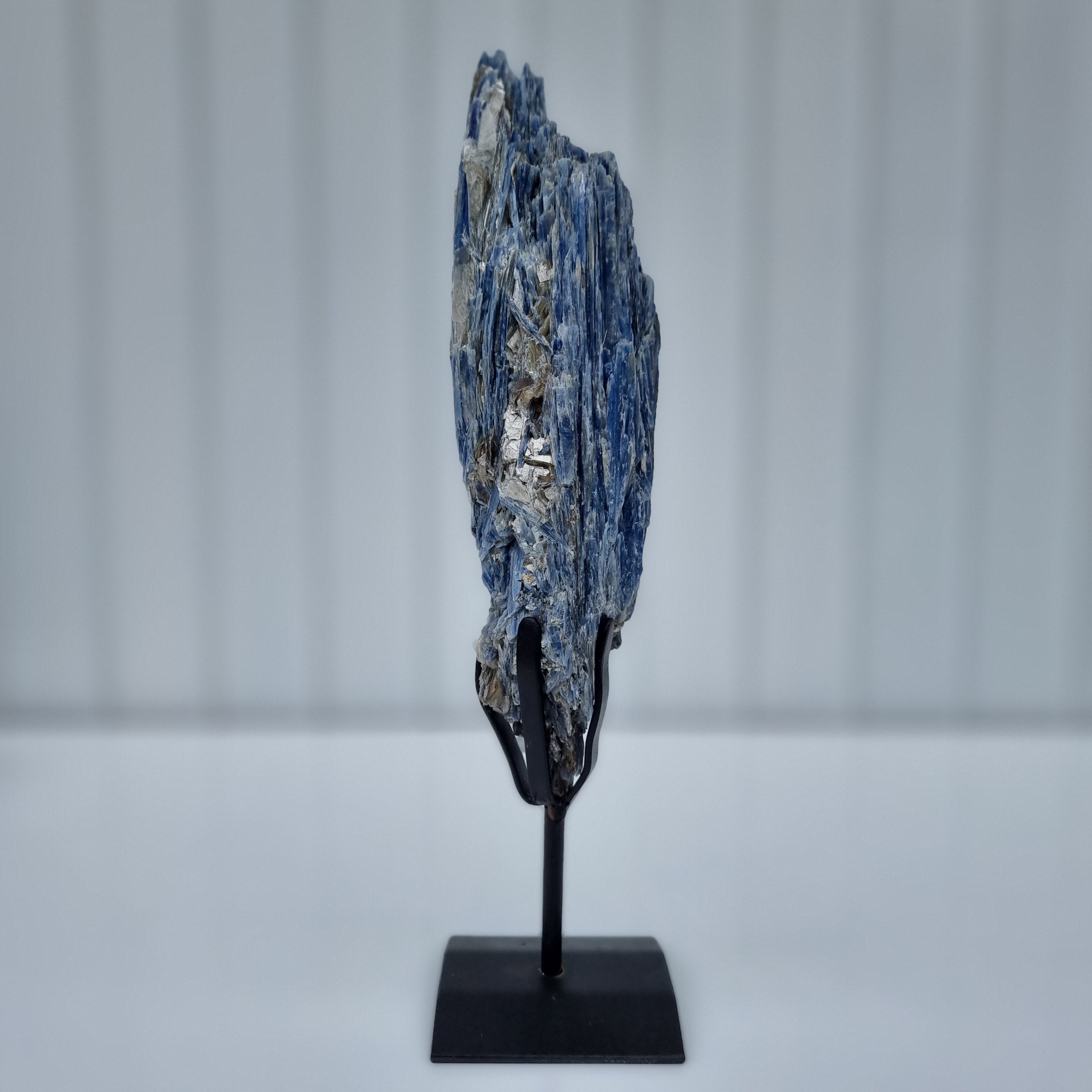 Cianita Natural Especial | Peso 1,55 Kgs, Altura 36 cm | Energia, Beleza e Sofisticação