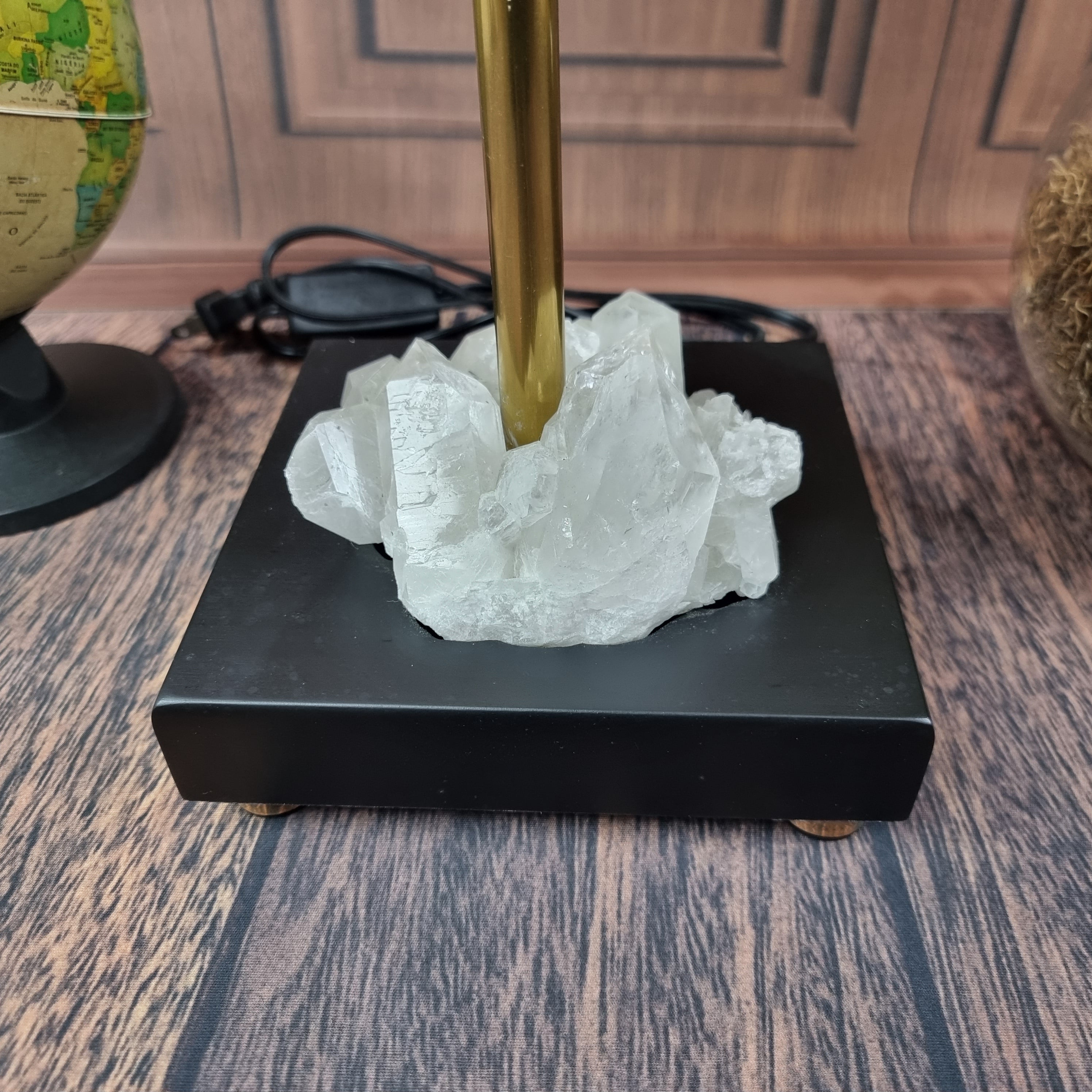 Abajur de Pedras Preciosas Altura de 40 cm com Base Madeira com Elétrica