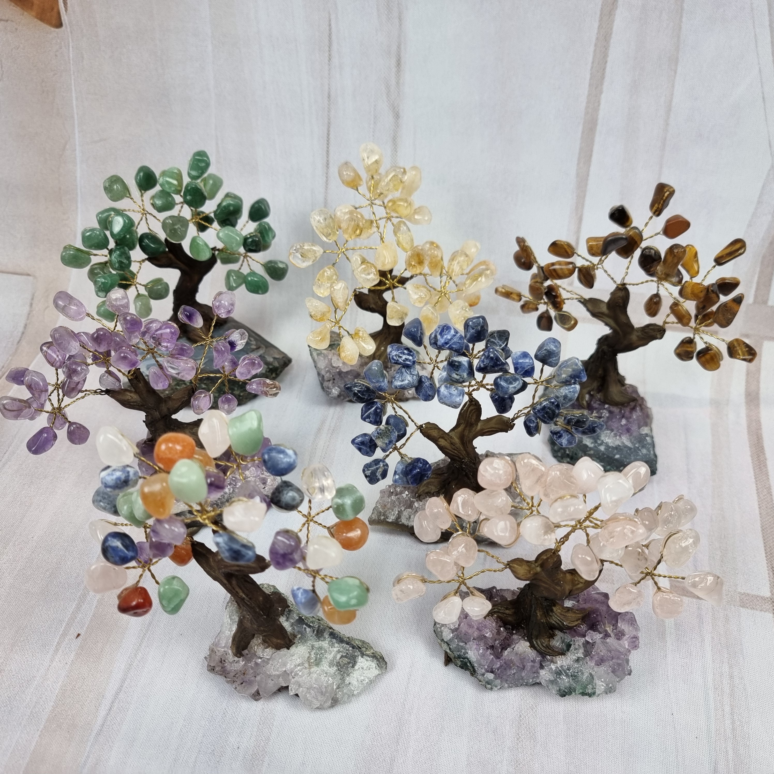 Arbol de piedras preciosas 7 ramas y 35 piedras 10 cm altura peso 0.500 kg