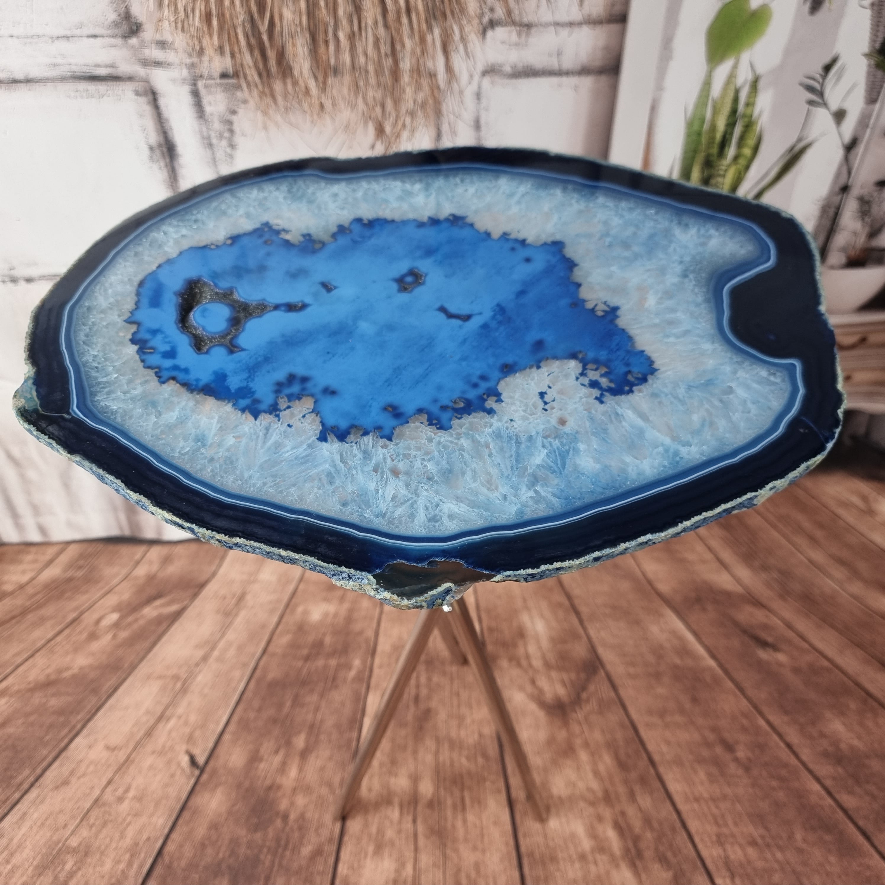 Mesa Lateral de Àgatas Naturais Chapas FINAS| Base Tripé | Altura de 60 cm - Peça Artesanal BR Crystals