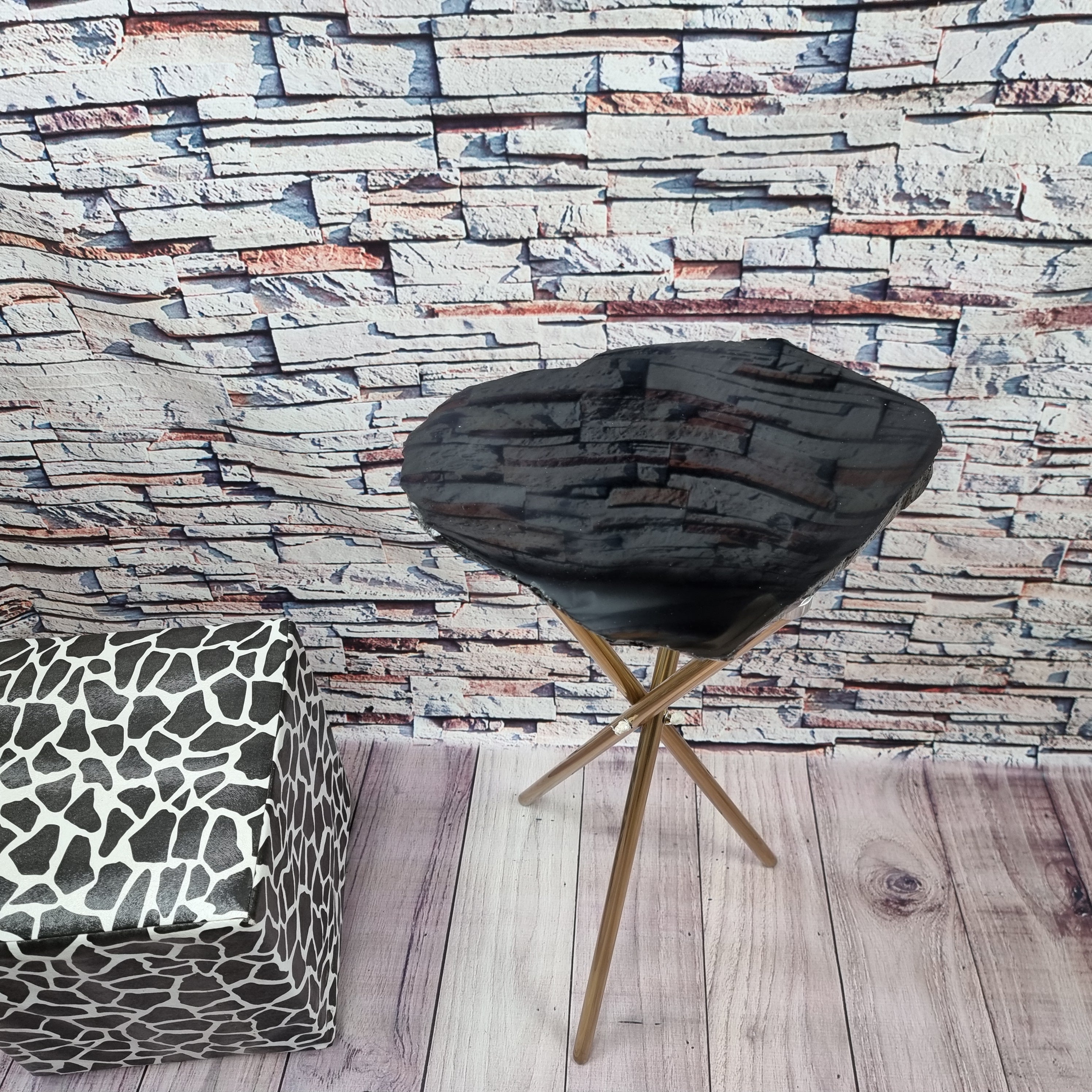 Mesa Lateral de Pedra de Obsidiana base dourada 60 cm altura, peso total de 5 kg