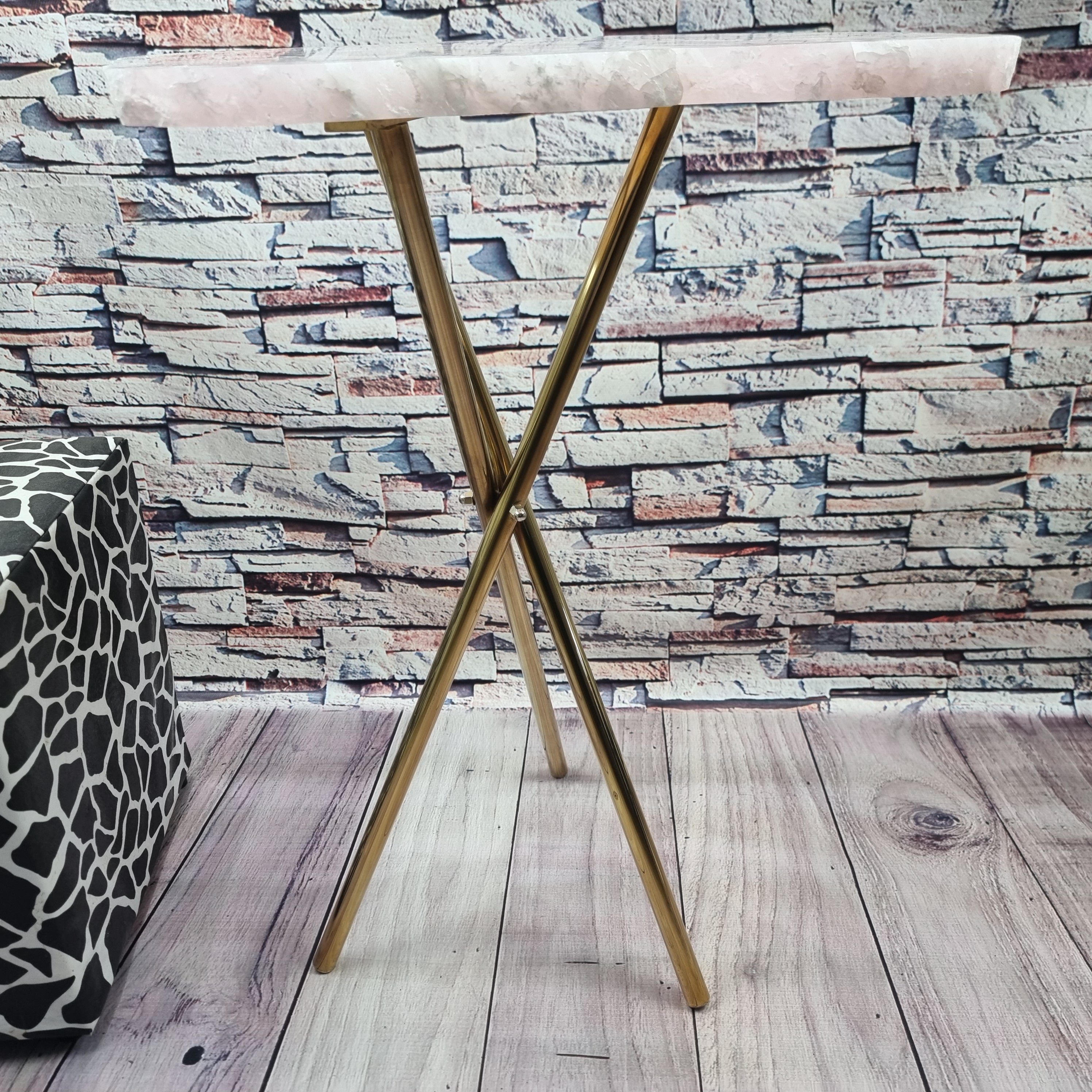 Mesa Lateral de QUARTZO ROSA sem Banho | Base Tripé Preta | Altura de 60 cm - Peça Artesanal BR Crystals