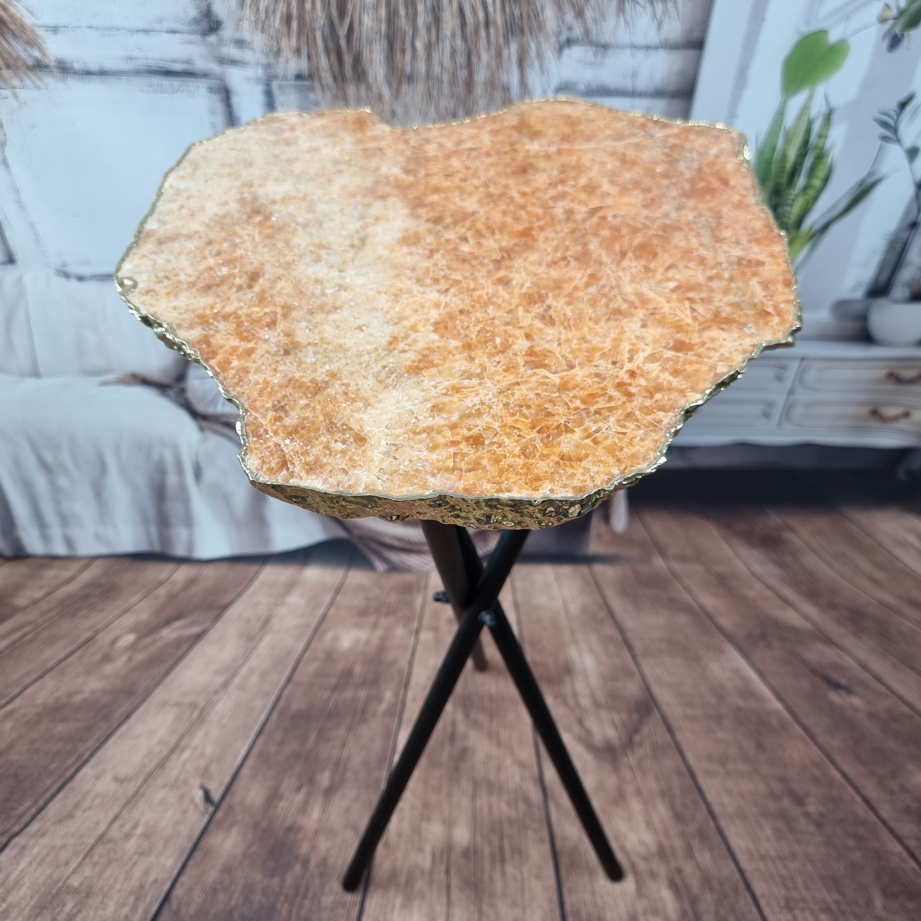 Mesas Laterais de QUARTZOS Opções Para Escolha | Base Tripé 3 opções | Altura de 60 cm - Peça Artesanal BR Crystals